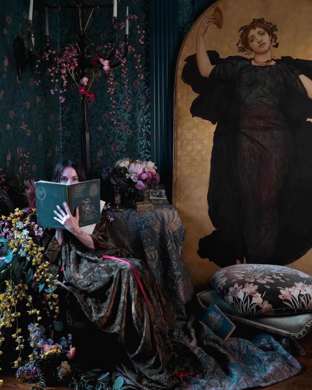 クリスティーズのインスタグラム：「I recently had the honor of creating original artwork commissioned by Christie's (@christiesinc) for their Ann & Gordon Getty: Temple of Wings auction. Late 19th Century/Early 20th Century textiles and decorative arts were my predominant focus of study during my graduate school years, and they continue to be a great source of inspiration in my work. It was truly a dream come true to have a selection of absolutely incredible items from the Getty home, Temple of Wings, brought to my own home and to be allowed to play with them for a day. Many of the pieces were the kinds of things I'd only seen in museums.   I designed my home’s interior in the style of the Aesthetic, Arts & Crafts, and Art Nouveau movements. Temple of Wings shares this same design aesthetic, which made for a seamless integration of its items into my own space. Over the next couple weeks I will be posting some photographs I made using pieces from the auction, along with a little information about my favorite items in each photograph. I hope you all enjoy these works and the little design history lessons that accompany them.   For this photo I wanted to evoke themes of nature that guided the design movements of the late 19th and early 20th Centuries. I'm wearing a Fortuny robe from 1925 and am reading Flowers from Shakespeare's Garden, written by Walter Crane in 1906. The fabric draped behind me is from a set of curtains designed by William Morris circa 1880. William Morris was the preeminent designer of the mid-late 19th C. His textile and wallpaper designs (and subsequently the designs created by his daughter, May Morris, and his company, Morris & Co.) are still made today, a testament to the enduring quality of his work.   The auction runs from May 31 - June 15th. The link is in my bio to browse and bid.  #TempleofWings #ArtNouveau #ArtsAndCrafts #ChristiesPartner」