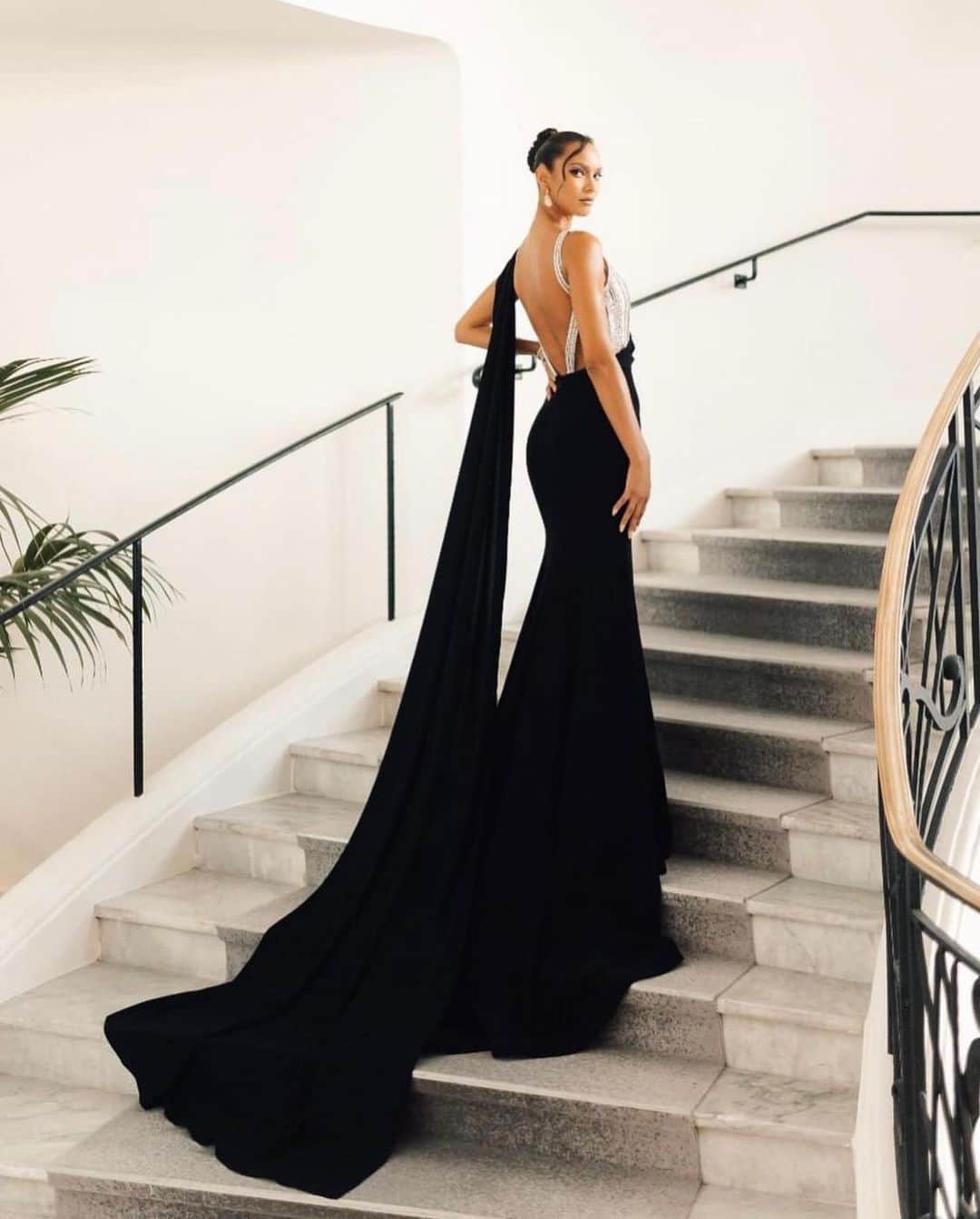 Carolina Gonzalezのインスタグラム：「🇫🇷L A I S🖤 Moments of  @laisribeiro caught by @tiziano.raw for @amfar in #Cannes  Stylist @philippeuter  Hair @dimitrishair  Assisted by @paganihair  #MakeupbyMe @cgonzalezbeauty  #CGonzalezBeauty  #ArmaniBeauty」