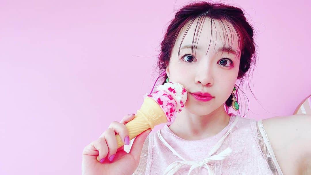 諏訪彩花のインスタグラム：「pink🍦pink🧁💕  #MyRomantic」