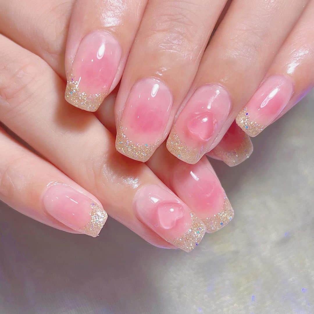 なかやまちえこのインスタグラム：「チーク×グリッターフレンチ💅⠀ ⠀ @yakko928 ちゃん⠀ 王道かわいい♡⠀ ⠀ #nail #nails #nailart #ネイル #美甲 #ネイルアート  #japanesenailart #manucure #japanesenails #manicurist #gelnails #أظافر #네일아트 #미용  #เพ้นท์เล็บ #artedeuñas #เพ้นท์เล็บเจล #ジェルネイルデザイン #ネイルデザイン #nagelkunst #かわいい #かわいいネイル #美味しそうなネイル　@aby_sharenail」