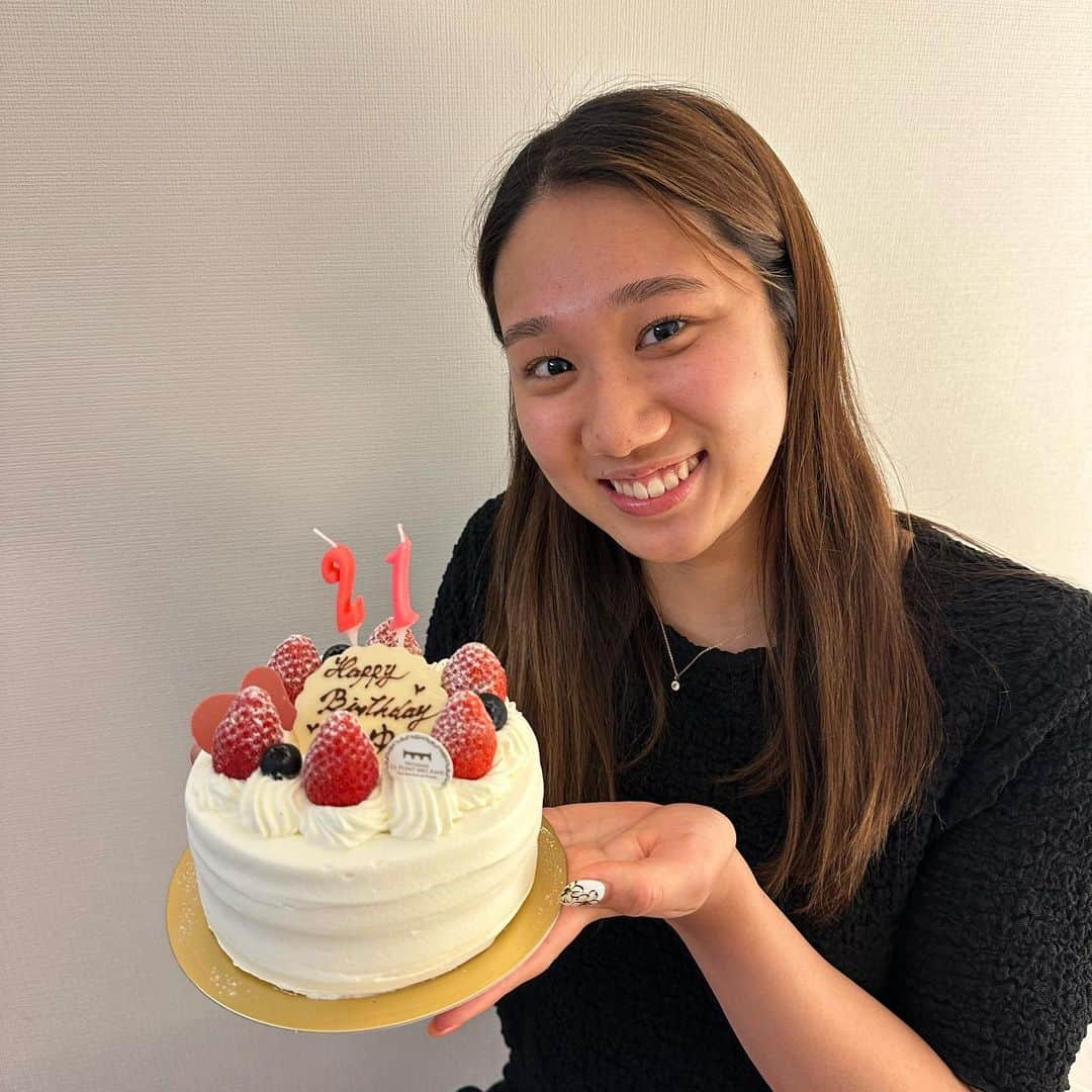 難波実夢のインスタグラム：「・ 今日で21歳になりました🌞  いつも応援ありがとうございます！ まだまだ実感がないですが、最高の1年にします🍀  21の私もよろしくお願いします🤍  #0531  #mybirthday  #may31th」