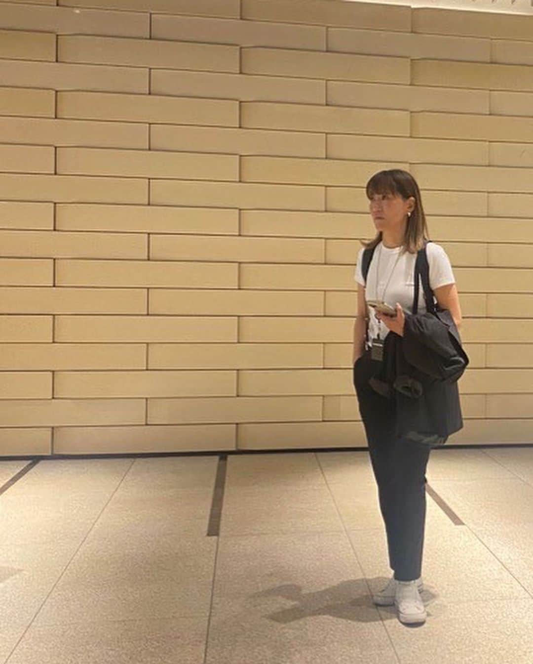 mitsuxmitsu24のインスタグラム：「Let’s get to work  * * 自分のなりたい姿を追い求める日々を楽しむ。 辛い事ですらポジティブ変換で、経験値となり パワーアップだよ。 * * #そんな環境にいれることに感謝 #仕事コーデ  #スーツにサスペンダー #写真ありがとうございます」