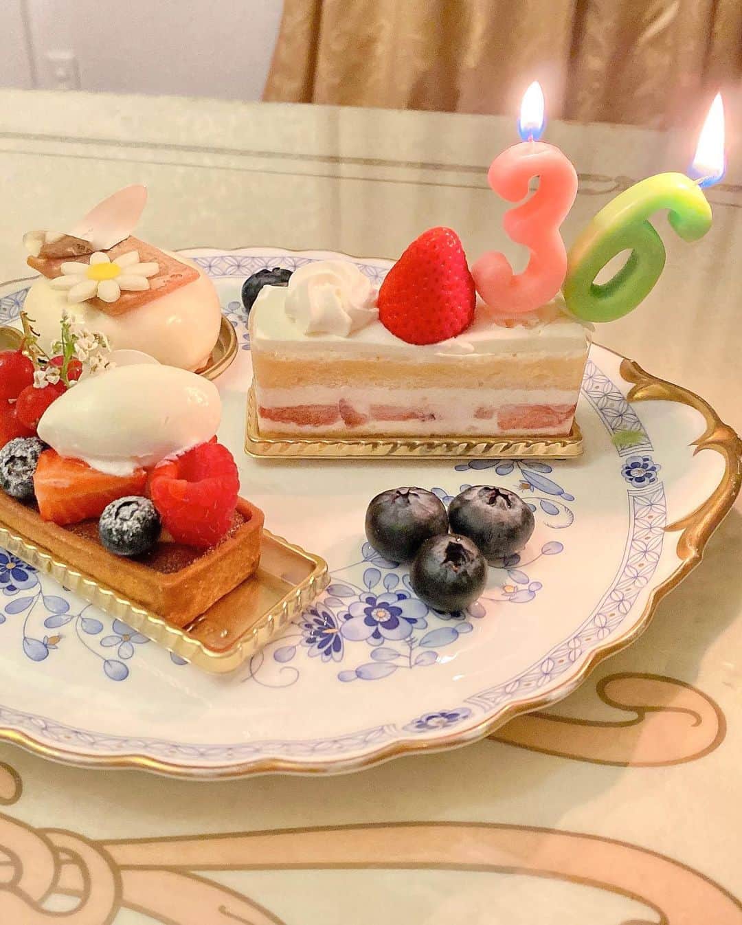 松尾依里佳さんのインスタグラム写真 - (松尾依里佳Instagram)「Happy birthday💐  主人のお誕生日🫧  子どもたちと幼稚園帰りに ケーキを買いに行ってお祝い準備  サプライズが苦手な主人には いたってシンプルなお祝いですが  いつも家族を守ってくれて たくさん笑わせてくれて 本当にありがとう！  今年も元気でいてください☺︎  #5月31日 #年男 #卯年 @shimizu.akihiro」5月31日 23時44分 - erika.matsuo