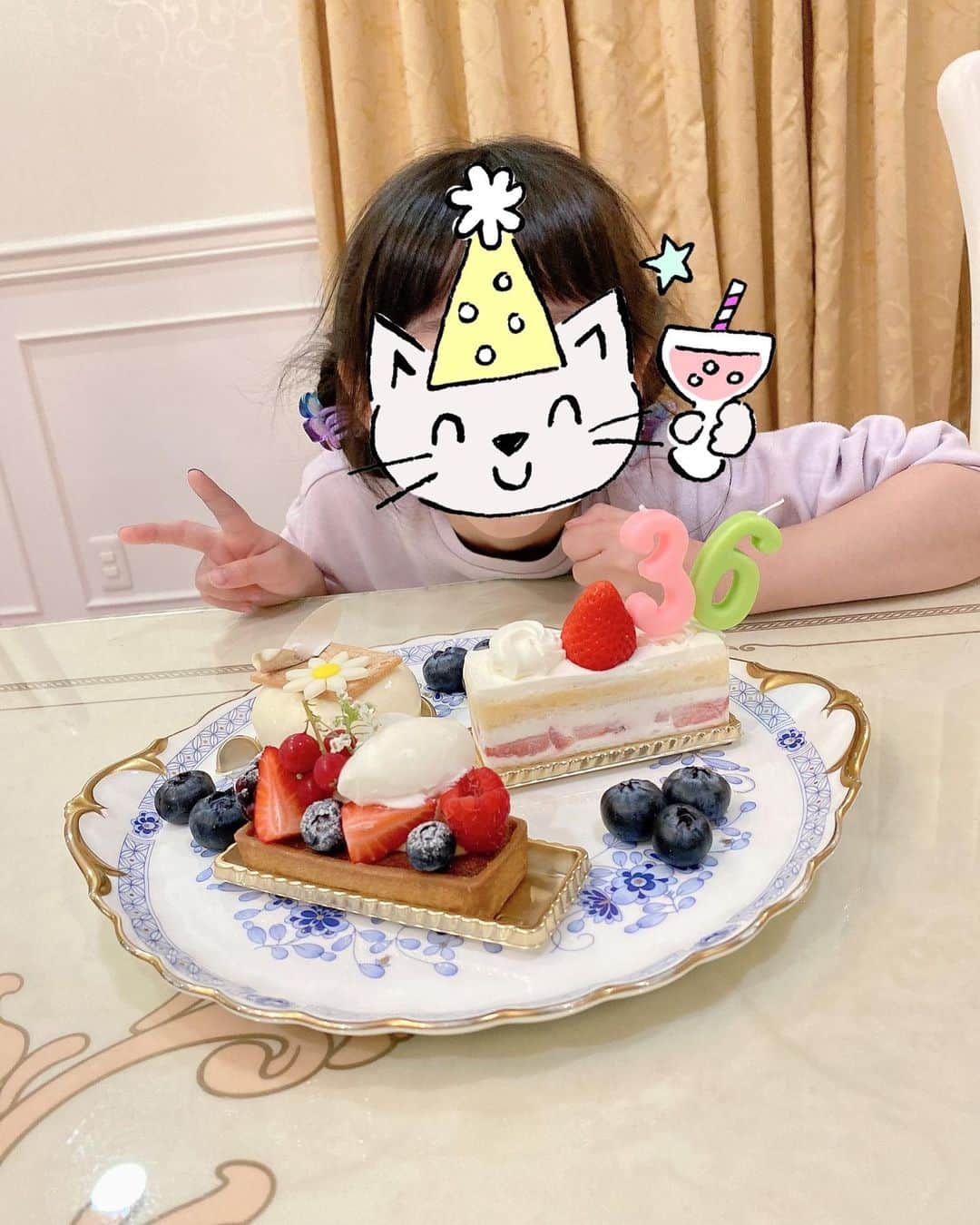 松尾依里佳さんのインスタグラム写真 - (松尾依里佳Instagram)「Happy birthday💐  主人のお誕生日🫧  子どもたちと幼稚園帰りに ケーキを買いに行ってお祝い準備  サプライズが苦手な主人には いたってシンプルなお祝いですが  いつも家族を守ってくれて たくさん笑わせてくれて 本当にありがとう！  今年も元気でいてください☺︎  #5月31日 #年男 #卯年 @shimizu.akihiro」5月31日 23時44分 - erika.matsuo