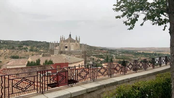ガルシアマドリッドのインスタグラム：「Hoy felicitamos el día a todos los Castellanos manchegos con la campaña de verano 2021 que hicimos en Toledo.   Rodado en agosto de 2020 a 40 grados.   Desliza ➡️  @garciamadrid #garciamadrid」