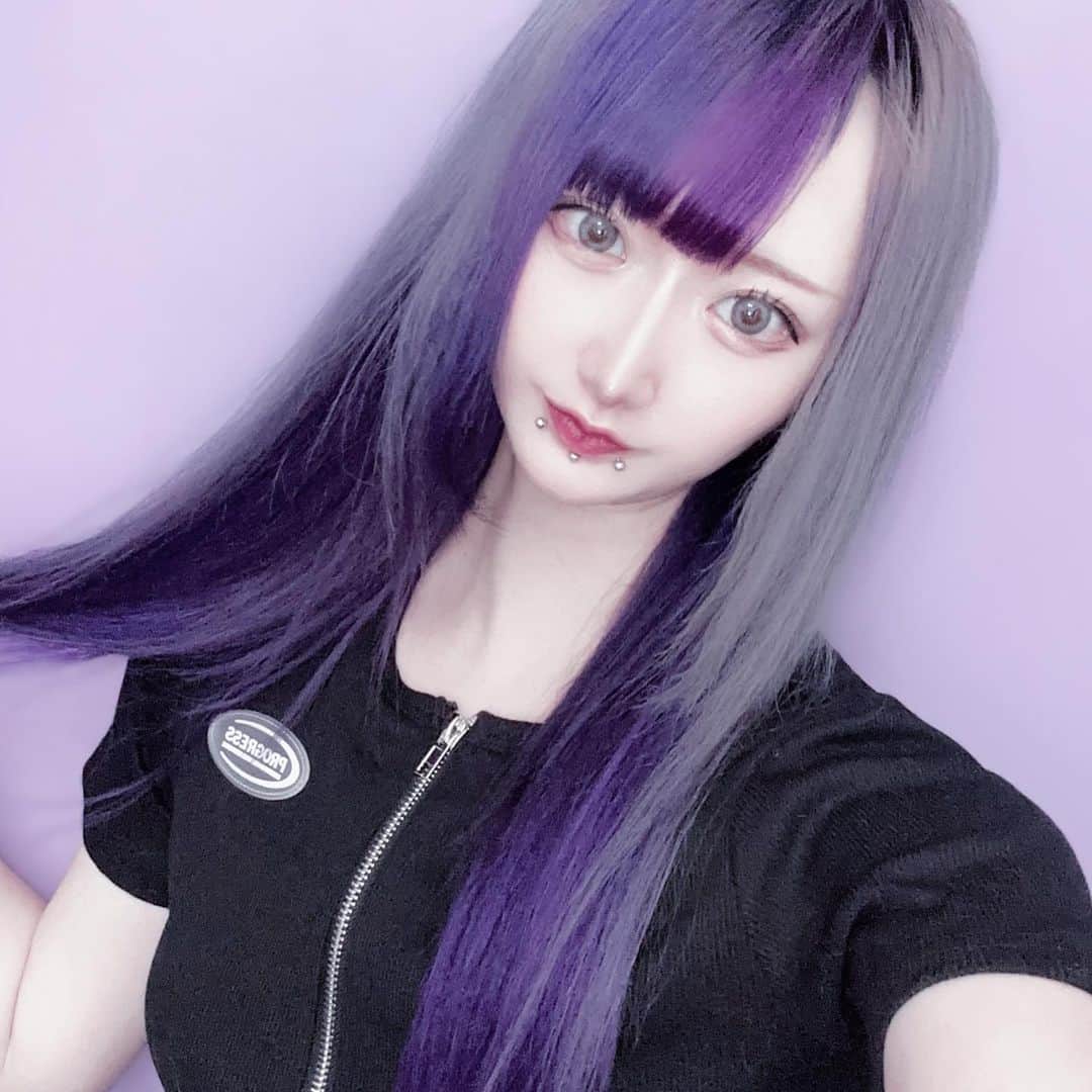 あんりゴンのインスタグラム：「たまには薄メイク😈家の壁紙むらさきにしてから目覚め良い！！おすすめ！！  トップスはSHEINのやつです！ ID 2805293  割引クーポン番号：anligon1008  お買い上げ金額1～5,999円までは セール価格より15%OFF、 6,000円以上は20%OFFが適用されます！ 利用期限：〜6月末日  @shein_japan @sheinofficial  #SHEIN #ad #SHEINforAll」
