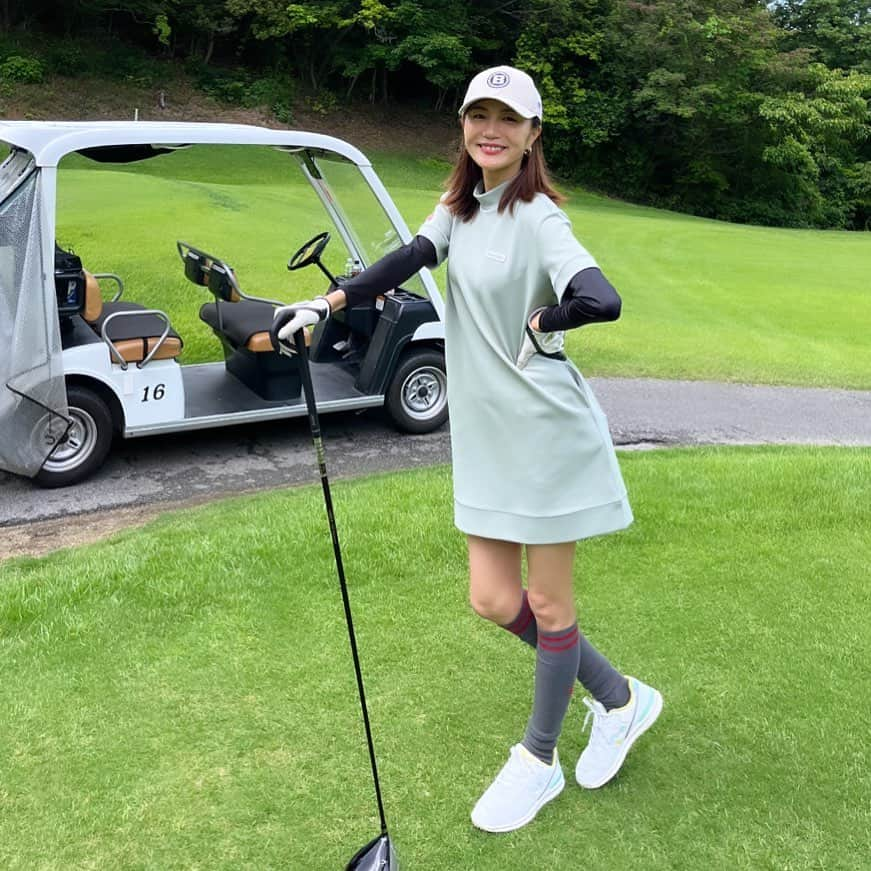 佐藤美央里さんのインスタグラム写真 - (佐藤美央里Instagram)「NEWゴルフウェア⛳️✨ 日焼けはしたくない😩けどやっぱりゴルフは楽しい♪スコアは、、、またまたベスト更新ならず🙅‍♀️  @briefinggolf_store_official  #ゴルフコーデ #ゴルフ女子 #ブリーフィングゴルフ #briefinggolf #ワンピース」5月31日 23時55分 - miori_sato14