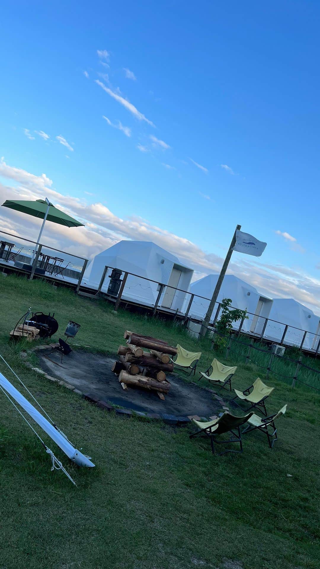 のインスタグラム：「🩵🏝️🐳🏝️🩵  大人の遠足🚤  無人島て、初めてだったし、 サウナの後の水風呂が海って最高過ぎる🥹  ここはもう、今すぐ行きたいスポット🫶」