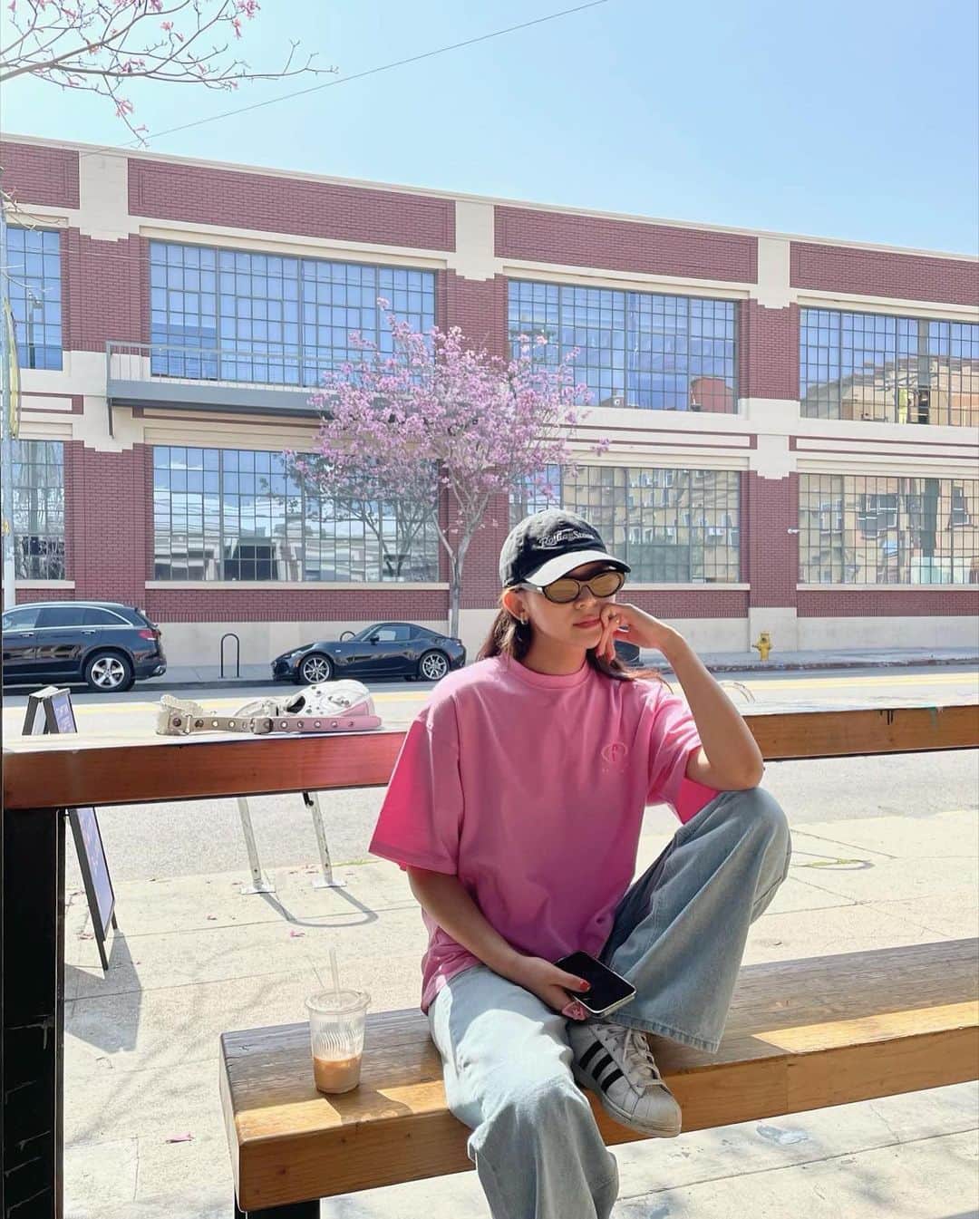 Stumptown Coffee Roastersのインスタグラム：「On Wednesdays we wear pink. 🌸  📍 Los Angeles Arts District 806 S Santa Fe  📷: @sisi_s2__」