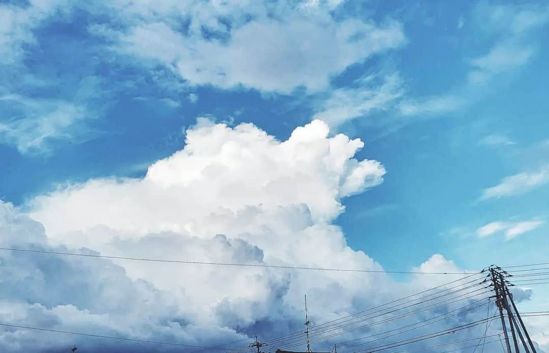 岩倉しおりさんのインスタグラム写真 - (岩倉しおりInstagram)「今年の夏も入道雲をみつけたら追いかけたい。」6月1日 0時14分 - iwakurashiori