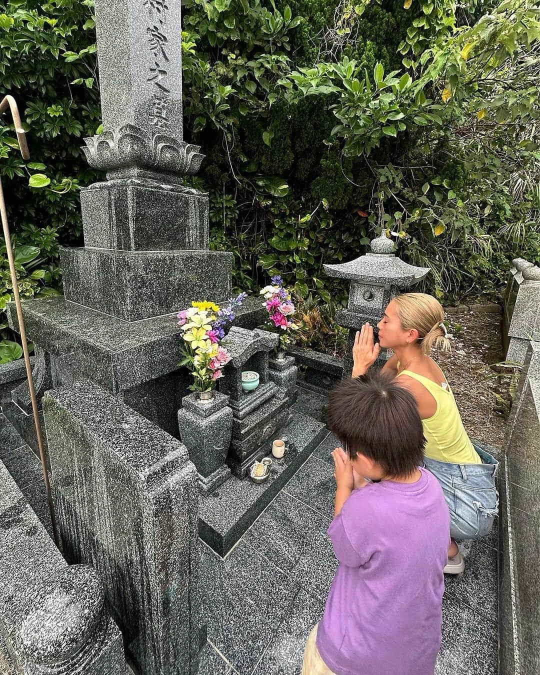 角田麻央さんのインスタグラム写真 - (角田麻央Instagram)「🎂 息子が今日で3歳になりました🙏🏽隣で爆睡中💤 やっと私が3歳まで育った奄美大島に来ています☺︎ 初日から濃厚で、幸せで、これだけ書いたら寝ます🏖️  おじいちゃんおばあちゃん、私は母になり、 こんなに可愛くて優しく頼もしい息子が出来ました いつも見守っててくれてありがとう 逢いにくるの遅くなってごめんね  タイトには、どんな状況でも人に感謝を出来る人になってほしい 当たり前なことなんて何もないんだよと 何より私の宝物でいてくれてありがとう 毎日太陽みたいな笑顔をくれてありがとう 貴方のお母さんでいれて心から幸せです🌺 これからも沢山の愛情をもらってHAPPYに過ごしていこう🌈  フォロワーさんにもこれまで沢山子育て教えてもらいました🙇🏼‍♀️ これからも親子共々、あたかかく見守ってください🩵🩷💜  #0601 #3歳誕生日 #奄美大島 #お墓参り #愛息子  #三つ子の魂百まで #男の子ママ #おめでとう #🎂」6月1日 0時21分 - maotsunoda888