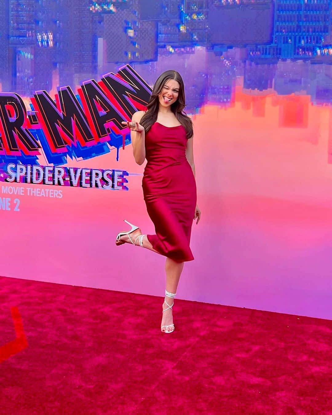 キーラ・コサリンさんのインスタグラム写真 - (キーラ・コサリンInstagram)「quick stop in the spiderverse 🤟🏼❤️🕷️🕸️」6月1日 0時21分 - kirakosarin