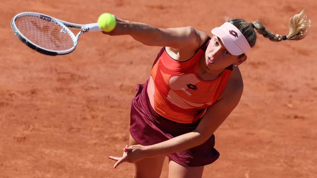 エリーゼ・メルテンスさんのインスタグラム写真 - (エリーゼ・メルテンスInstagram)「Oui ❤️‍🔥 What an atmosphere today 🤩 ➡️ 3️⃣rd round! Merci beaucoup 🙏  #rolandgarros」6月1日 0時24分 - mertenselise