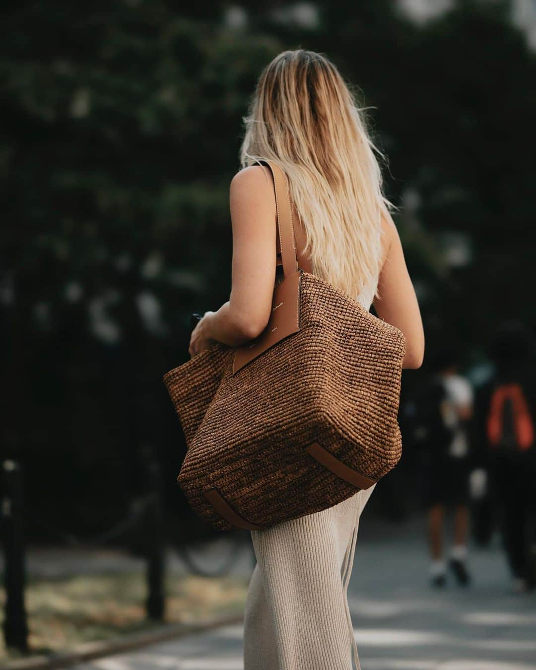 Blonde Saladさんのインスタグラム写真 - (Blonde SaladInstagram)「Some Summer fashion inspo from the coolest New York Street Style 🌞✨  📸 Imaxtree   #SummerStyle #Bags #Accessories #StreetStyle #TheBlondeSalad」6月1日 0時26分 - theblondesalad