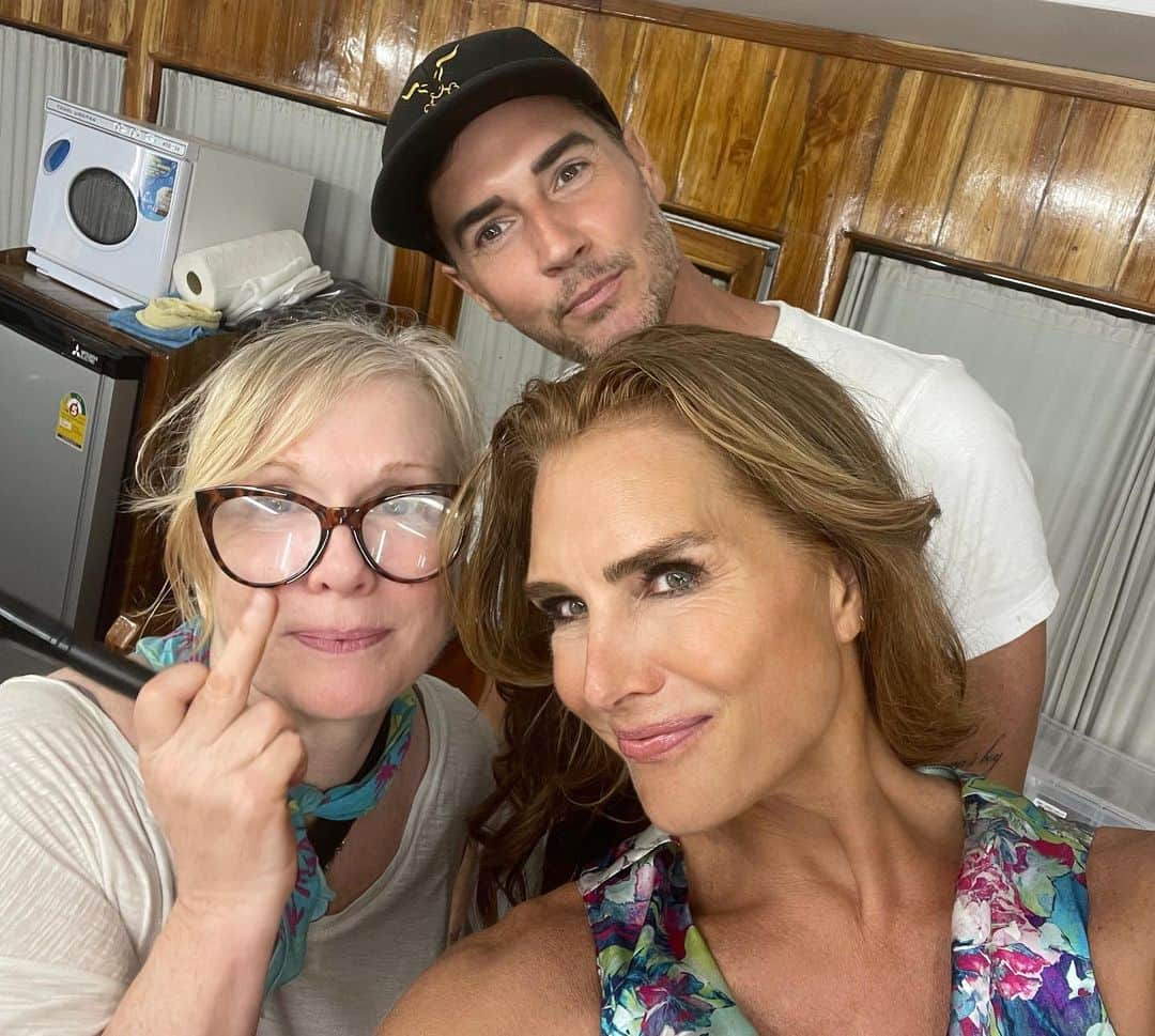 ポール・ノートンさんのインスタグラム写真 - (ポール・ノートンInstagram)「Happy Birthday @brookeshields ! You bring so much joy to those around you! Love you so much!! Sorry @triciaheinemua I had to post the accidental birdie, you’re too cute! #brookeshields #foreveryoung」6月1日 0時37分 - paulnortonhair