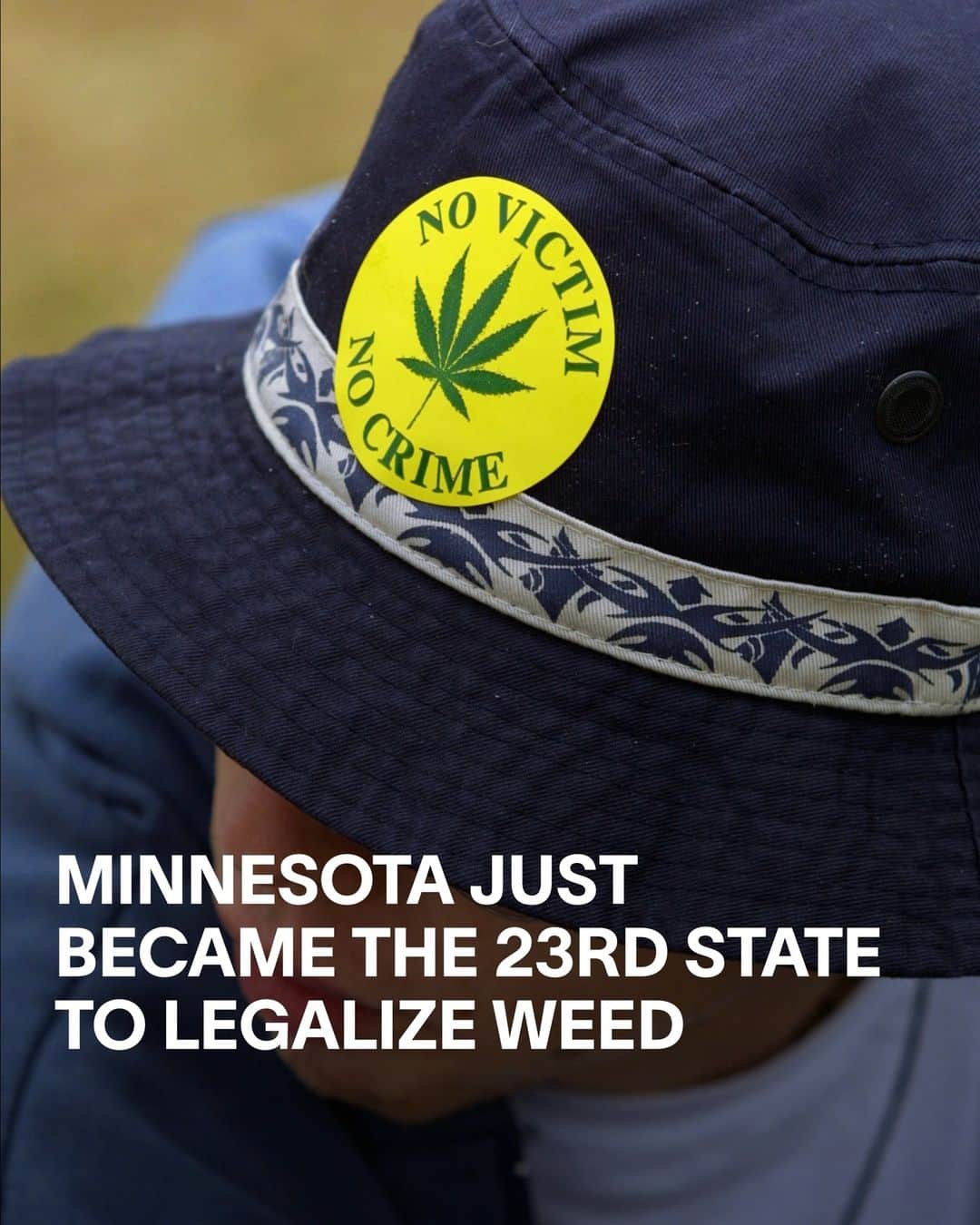 VICEさんのインスタグラム写真 - (VICEInstagram)「Minnesota just became the 23rd state to legalize recreational cannabis use, meaning we're now almost halfway to all US states legalizing weed.⁠ ⁠ "We've known for too long that prohibiting the use of cannabis hasn't worked. By legalizing adult-use cannabis, we're expanding our economy, creating jobs, and regulating the industry to keep Minnesotans safe," said Gov. Tim Walz. "Legalizing adult-use cannabis and expunging or resentencing cannabis convictions will strengthen communities. This is the right move for Minnesota." Heck yeah it is. ⁠ ⁠ Starting August 1st, adults aged over 21 will be able to possess up to two pounds of weed at home (or two ounces in public), and The Bureau of Criminal Apprehension will start automatically clearing criminal records, according to the bill. Possession for adults 21 and older will also be legal. Follow us to stay in the know 🤞」6月1日 0時55分 - vice