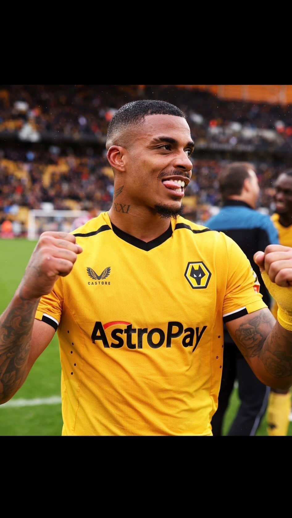 マリオ・レミナのインスタグラム：「One more season comes to an end, one of the most beautiful. It was a particularly emotional season, during which I gave everything on the pitch and where I experienced true enjoyment. Thank you to the fans and my teammates, from Nice to Wolverhampton. Thank you to all who have been part of this season. Now, let’s rest to be ready to tackle a new big season. 🤲🏾🫶🏾  #Wolves #L5MINA」
