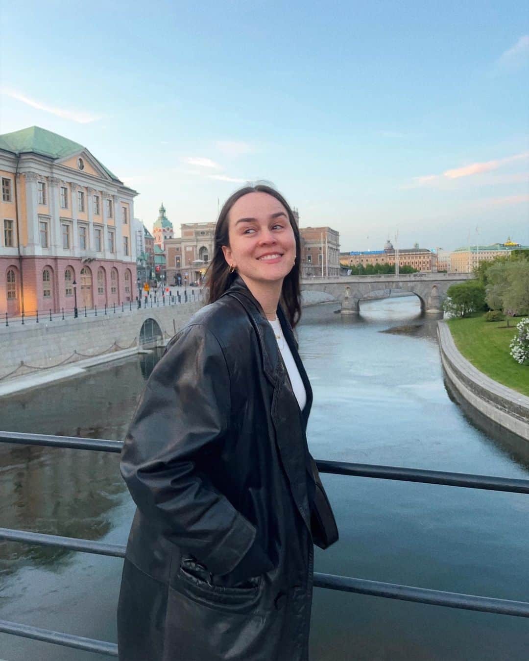 アンディー・トレスさんのインスタグラム写真 - (アンディー・トレスInstagram)「6 years later 💙🫶🏼💛#stockholm」6月1日 0時56分 - stylescrapbook