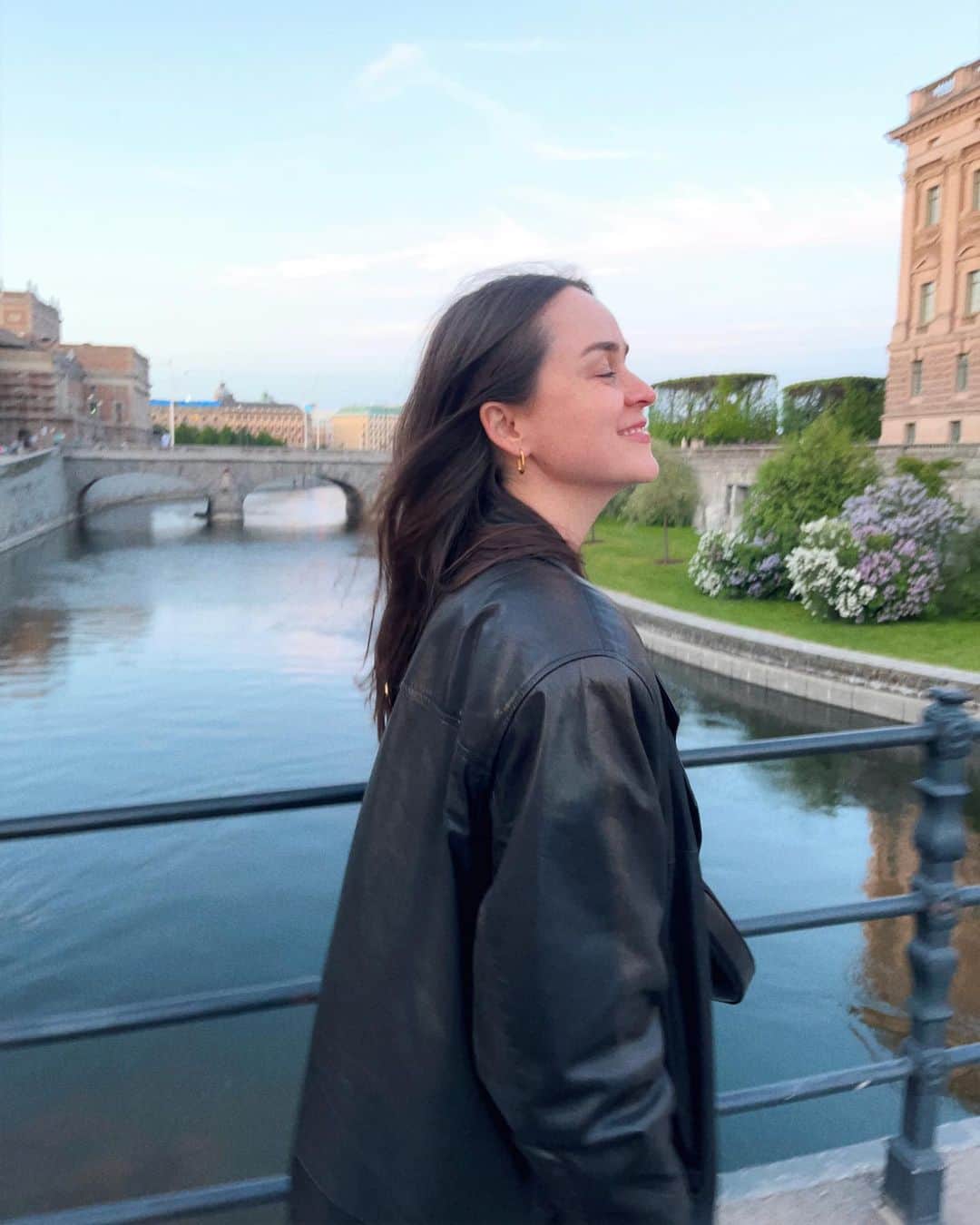 アンディー・トレスのインスタグラム：「6 years later 💙🫶🏼💛#stockholm」