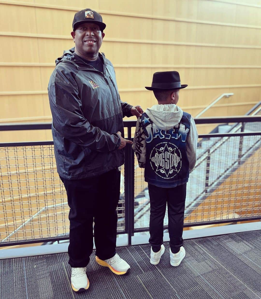 DJプレミアのインスタグラム：「Thank you Heather B. for making this jacket 4 yrs ago too big.  Now it fits. So Official! Love You HB🙏🏾❤️ @thehappyhourwhb  @gangstarr  Thank You @cheese201 for designing it.」