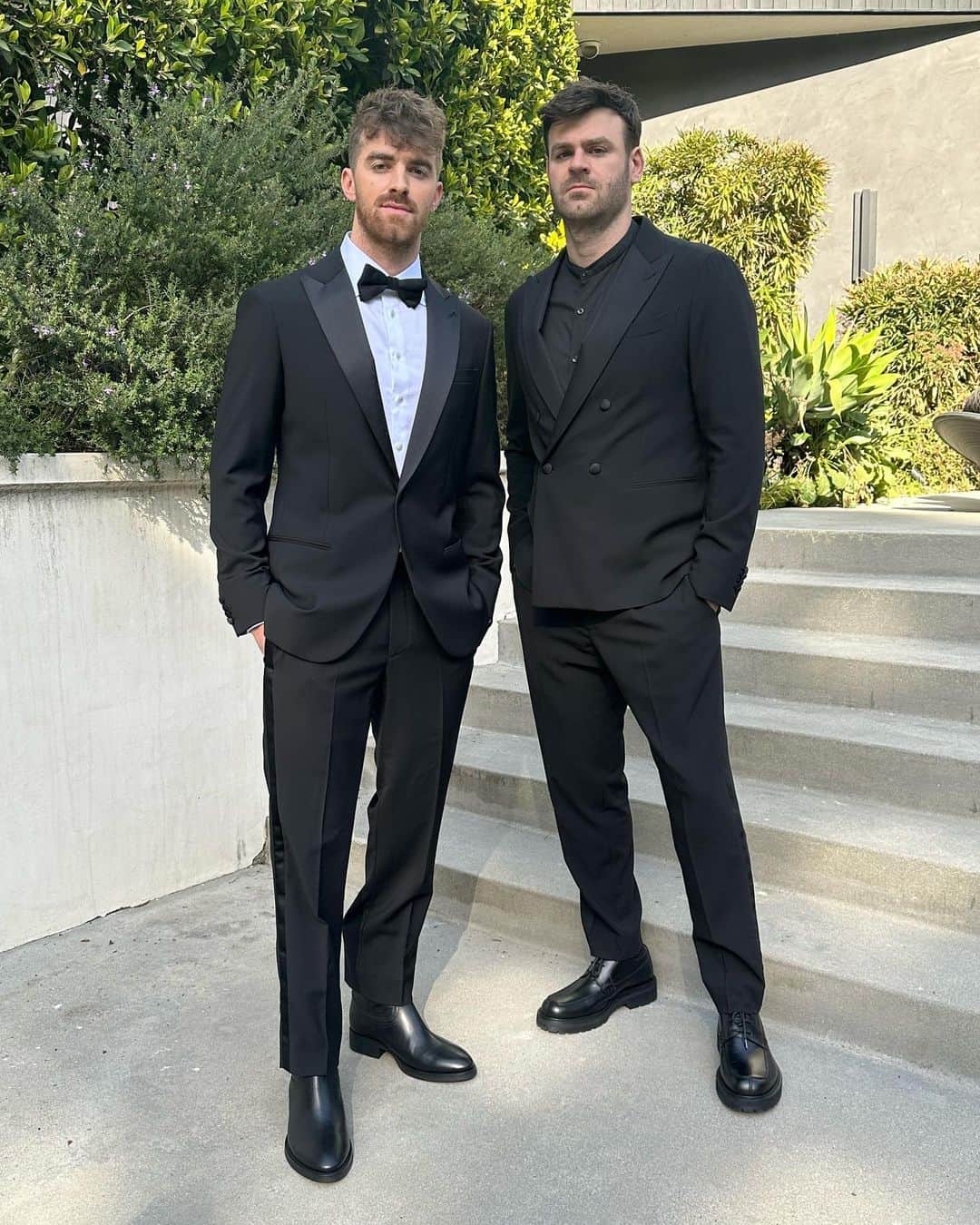 The Chainsmokersさんのインスタグラム写真 - (The ChainsmokersInstagram)「This first photo of us looking dapper is only here to offset the second photo which unfortunately is NOT generated by AI and is regrettably from a real live photo shoot we did years ago. The good news in all this is Self Destruction Mode with @bludnymph is coming out in 48 hours.」6月1日 1時04分 - thechainsmokers