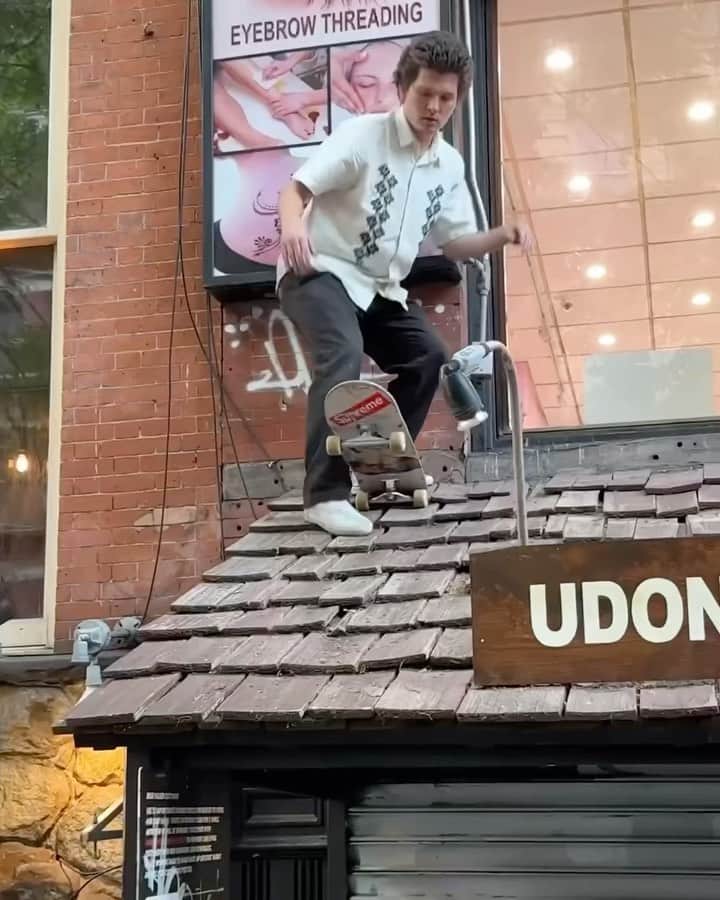 シュプリームのインスタグラム：「Supreme®/Vans®. 06/01/2023」