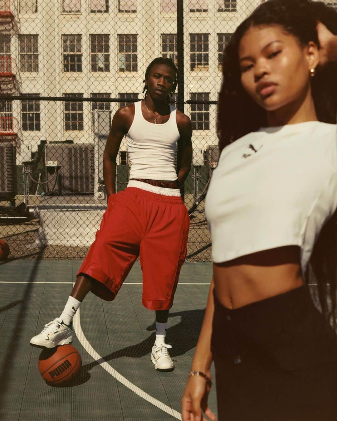 プーマのインスタグラム：「An ’80s basketball shoe brought to today’s streets. Courtside style is reborn in the new PUMA #Slipstream.  Launching tomorrow.」
