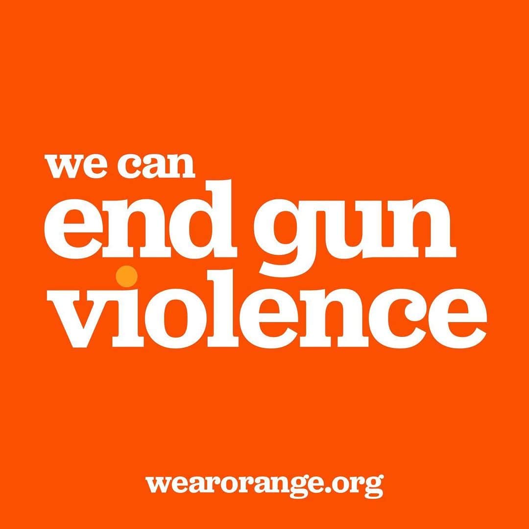 ジュリアン・ムーアさんのインスタグラム写真 - (ジュリアン・ムーアInstagram)「Like our nation’s gun violence crisis, orange is a color that can’t be ignored.  On June 2, 2023, join me and #WearOrange to shine a light on gun violence that takes the lives of 43,000 people and devastates countless others in the US every single year. Tag me in your #WearOrange photos and I will repost!」6月1日 1時06分 - juliannemoore