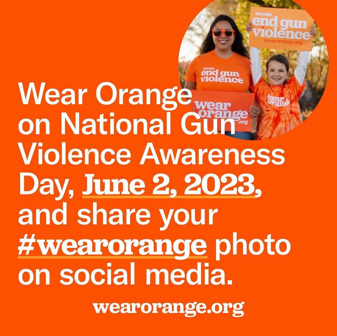 ジュリアン・ムーアさんのインスタグラム写真 - (ジュリアン・ムーアInstagram)「Like our nation’s gun violence crisis, orange is a color that can’t be ignored.  On June 2, 2023, join me and #WearOrange to shine a light on gun violence that takes the lives of 43,000 people and devastates countless others in the US every single year. Tag me in your #WearOrange photos and I will repost!」6月1日 1時06分 - juliannemoore