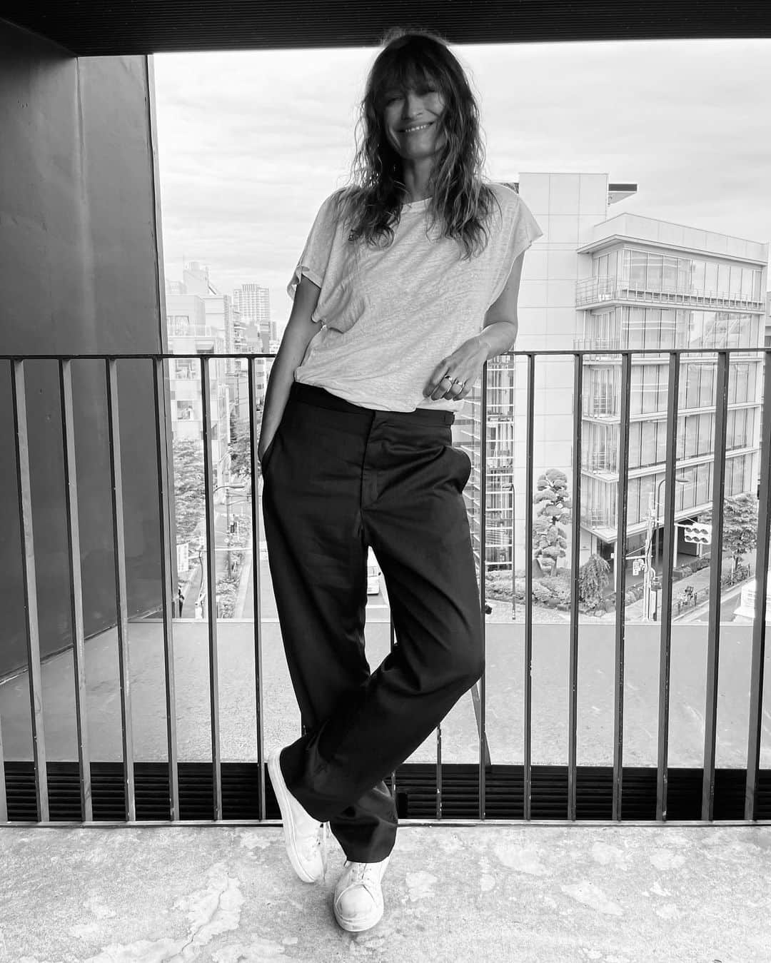 カロリーヌ・ド・メグレのインスタグラム：「Happy girl working in Tokyo 💘 #Chanelfamily」