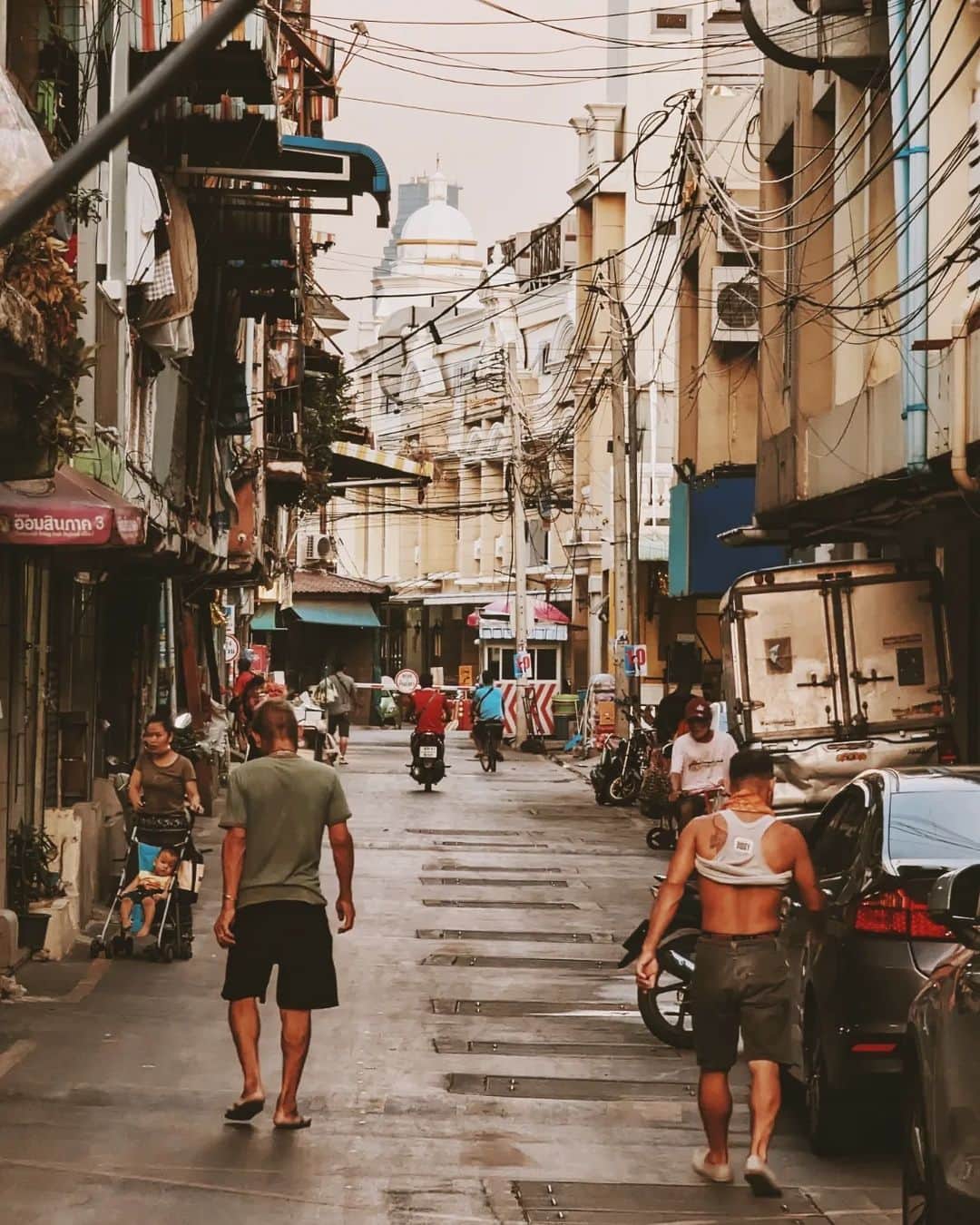 福田洋昭さんのインスタグラム写真 - (福田洋昭Instagram)「Bangkok Street シーン w/ #マイPixel🤳 #TeamPixel #GooglePixel #Pixelで撮影 #PR」6月1日 1時17分 - hirozzzz