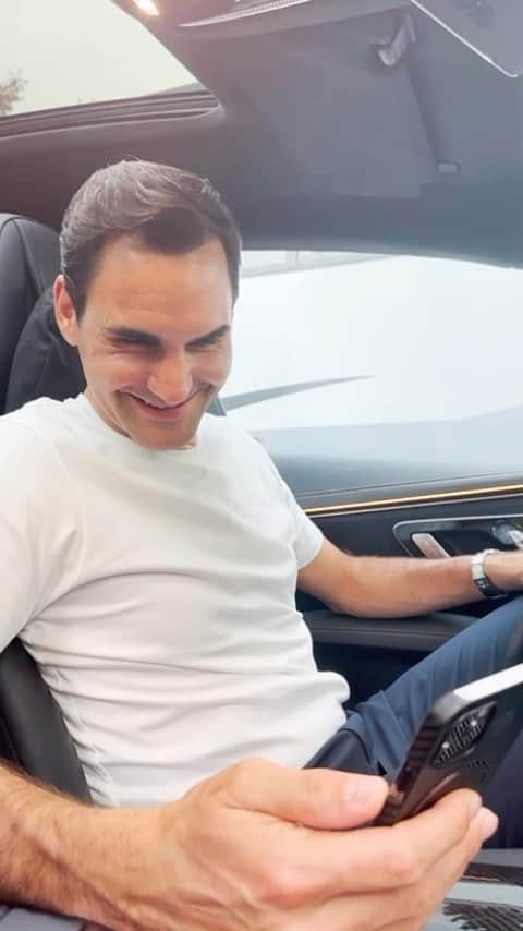 ロジャー・フェデラーのインスタグラム：「You down for a road trip, @waze ? 😏🤨🚗💨」