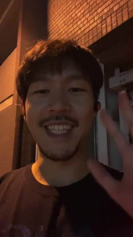 長谷川惠一のインスタグラム：「夜中の散歩ライブありがとうございました🚶‍♂️  さあこれからカフェの仕込み頑張るぞ😤💪🏼  イベントいらっしゃる方お待ちしております💁‍♂️  お申込みがまだの方はストーリーズか、下記サイトからぜひぜひ😊  https://wellkey.life/event-202306/  #wellkey #cafe」