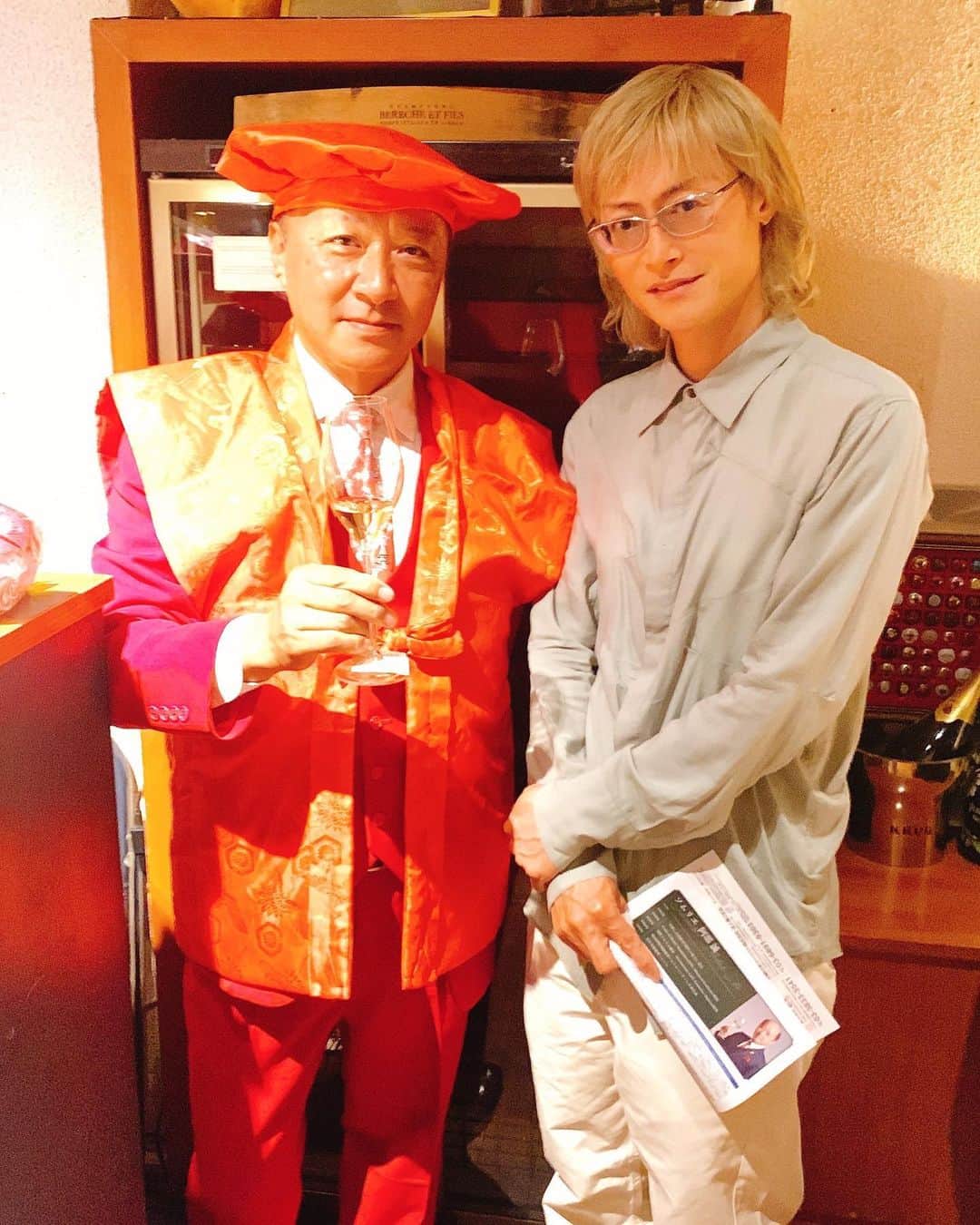 頼朝さんのインスタグラム写真 - (頼朝Instagram)「大好きなJSAソムリエ協会常務 2002 全日本最優秀ソムリエ 阿部誠先生の還暦祝いに 行きました。 シャンパーニュ のロジックを 最初に教えてくれた先生です。 兎に角かっこいい😎😎 コメントのロジックや 本質を教えてくれる 憧れの方です。 #ソムリエ #ワインソムリエ  #シャンパーニュ  #Court of Master Sommeliers advanced sommelier」6月1日 1時37分 - contact.kaiser