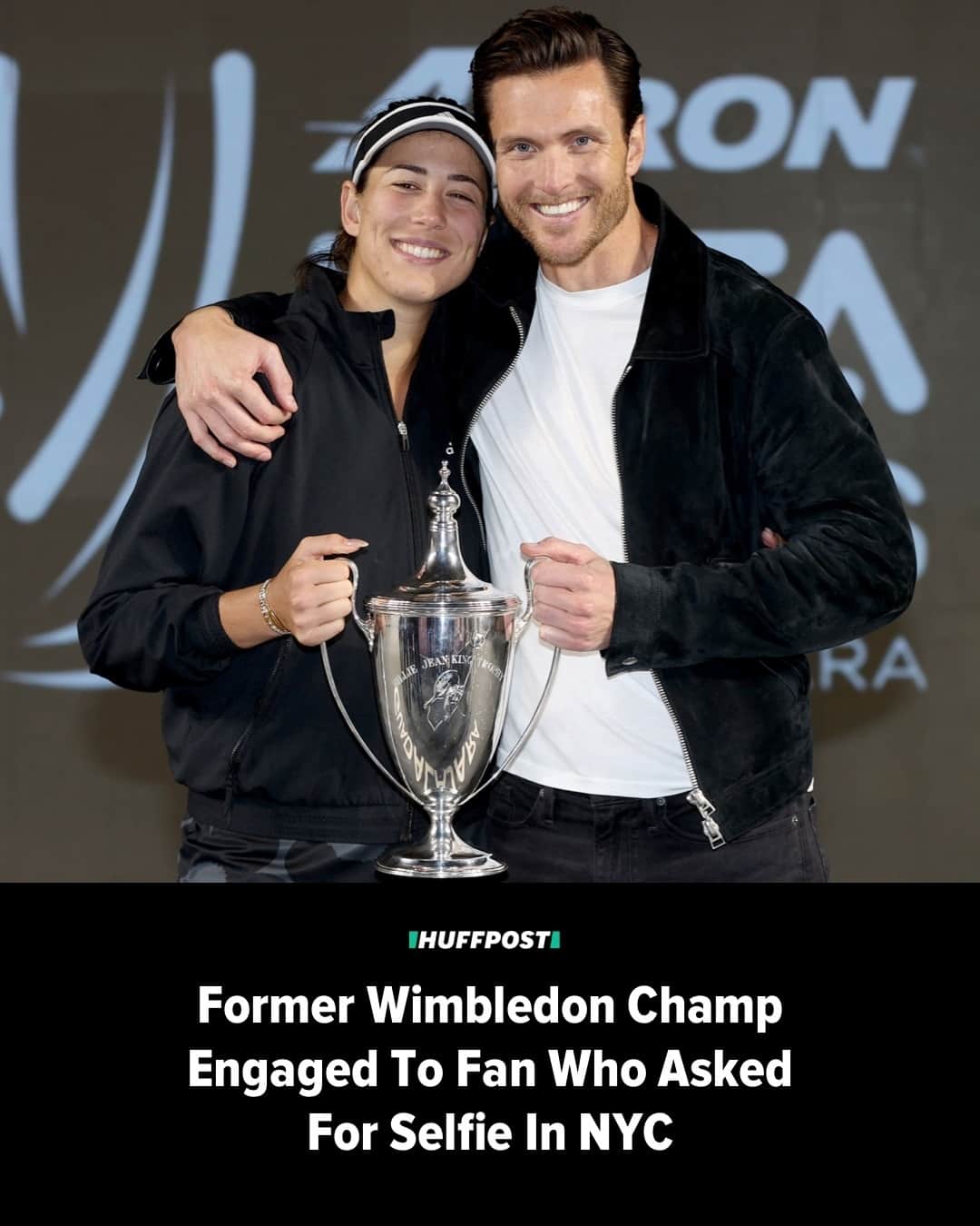 Huffington Postのインスタグラム：「Tennis star Garbiñe Muguruza is engaged to a fan she met in 2021.⁠ ⁠ The Spanish-Venezuelan athlete, who won the 2016 French Open and the 2017 Wimbledon Championship, wasn’t looking for love when she took a stroll in August 2021. But then model Arthur Borges wished her luck before asking for a selfie.⁠ ⁠ “My hotel was close to Central Park and I was bored, so I thought I should go for a walk,” she told Spanish outlet Hola last week, as translated by its U.S. site. “I go out and I run into him on the street. Suddenly, he turns and says, ‘Good luck at the US Open.’ I was left thinking, ‘Wow, he’s so handsome.’”⁠ ⁠ The two kept running into each other and eventually started taking their walks together. Their fling blossomed into a relationship that led Borges, who was working for Tom Ford when they met, to get down on one knee while they vacationed in Marbella, Spain.⁠ ⁠ “It felt weird,” Muguruza told Hola. “I was thinking something else and then when he proposed I started crying. I didn’t know how to react. I said yes in the midst of tears, it was very romantic.”⁠ ⁠ The two-time Grand Slam winner, who was ranked No. 1 in the world after defeating Venus Williams at Wimbledon, aptly posted a selfie last week to announce her engagement — with a caption that took her 881,000 followers to the moment she met Borges.⁠ ⁠ “You had me at ‘Hello,’” she wrote.⁠ ⁠ Read more at our link in bio. // 📷 Getty Images // 🖊️ Marco Margaritoff」