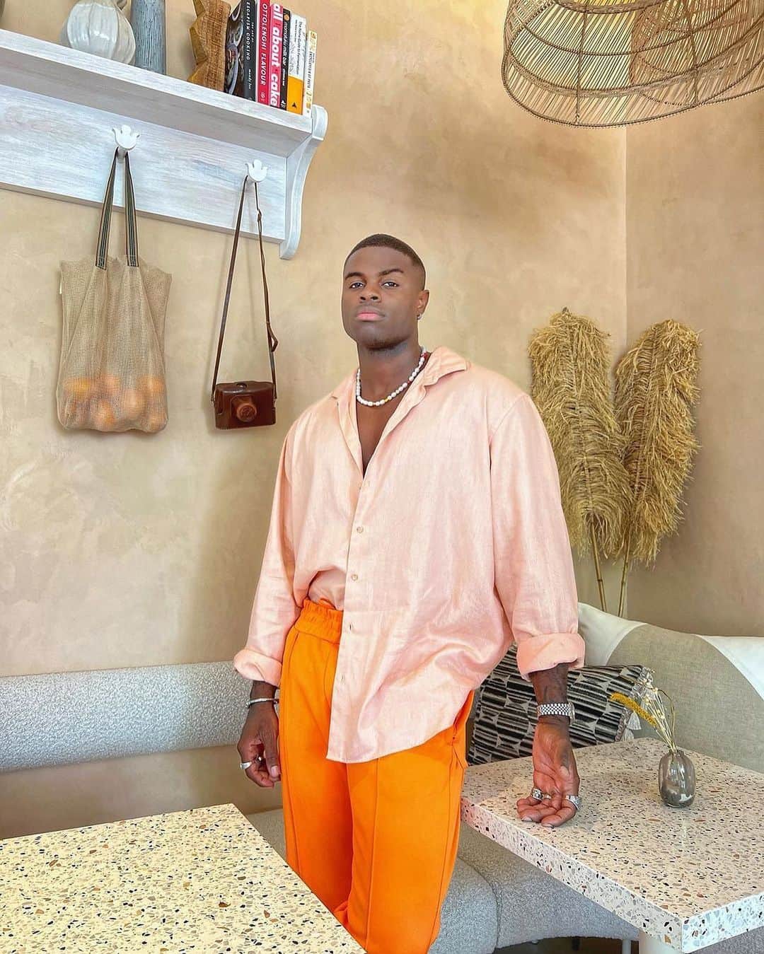 ナイアラヤのインスタグラム：「@iamalexandreossey showcasing our best selling statement piece. Shop our popular Smiley Face Pearl choker that completes any and every look. #MustHave #StyleUpgrade #ShopTheTrend #MensJewelry #nialaya」