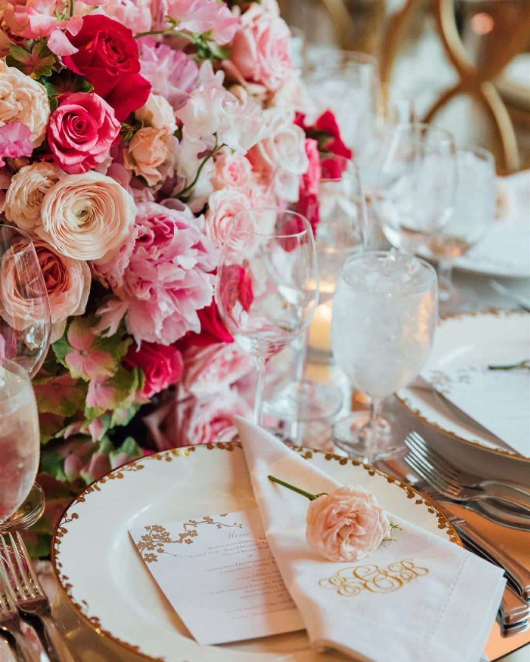 Bedroom diaryさんのインスタグラム写真 - (Bedroom diaryInstagram)「The Boston wedding venue of our dreams at @fsboston 😍. Located just steps from the incredible Boston Public Garden, this recently transformed hotel is perfect for our New England friends.」6月1日 2時01分 - purewowweddings