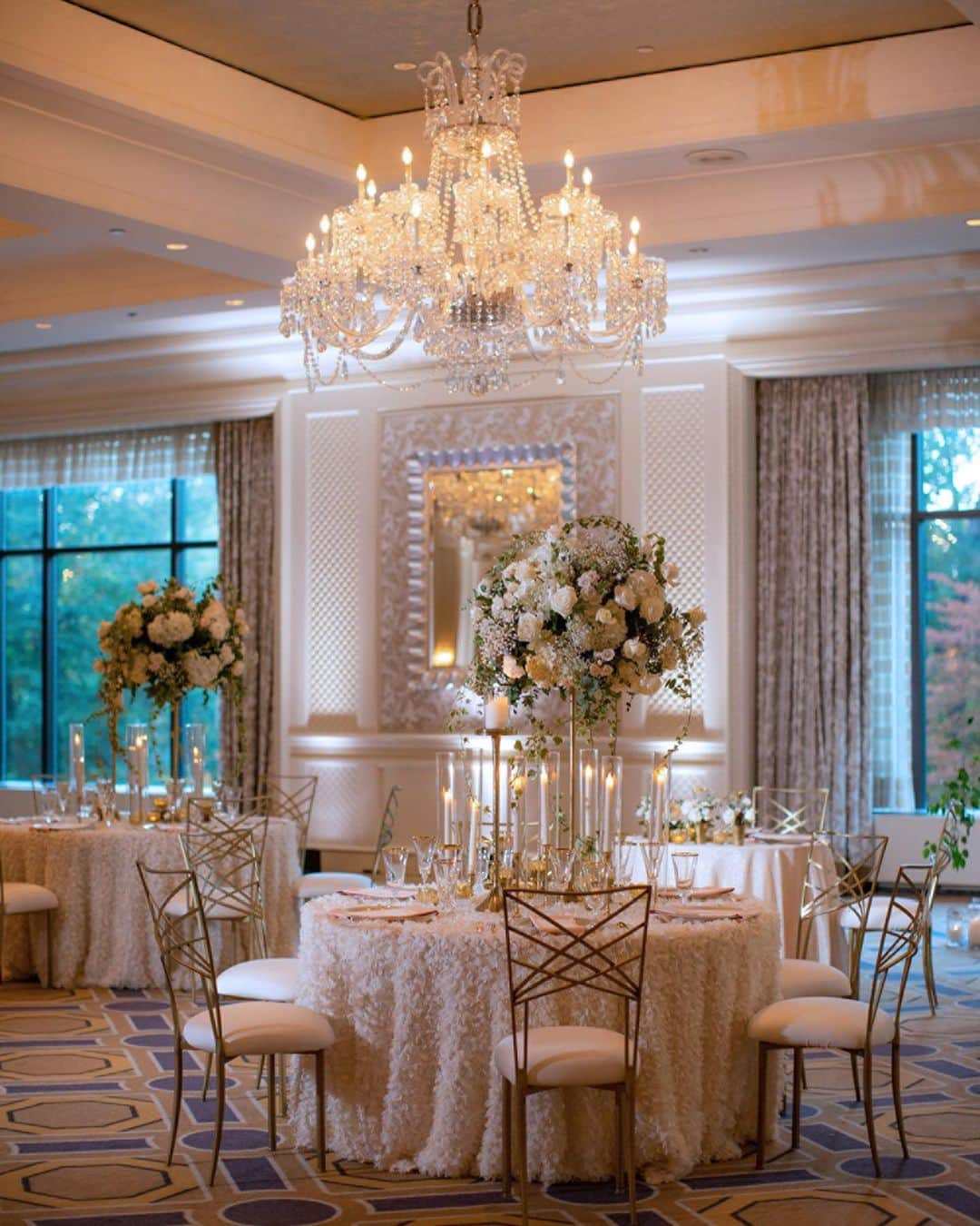 Bedroom diaryさんのインスタグラム写真 - (Bedroom diaryInstagram)「The Boston wedding venue of our dreams at @fsboston 😍. Located just steps from the incredible Boston Public Garden, this recently transformed hotel is perfect for our New England friends.」6月1日 2時01分 - purewowweddings