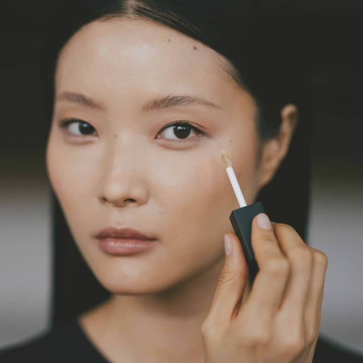 Motives Cosmeticsさんのインスタグラム写真 - (Motives CosmeticsInstagram)「Hide and Sleek: make imperfections vanish with just one swipe of our sculpting concealer 🖤」6月1日 2時07分 - motivescosmetics