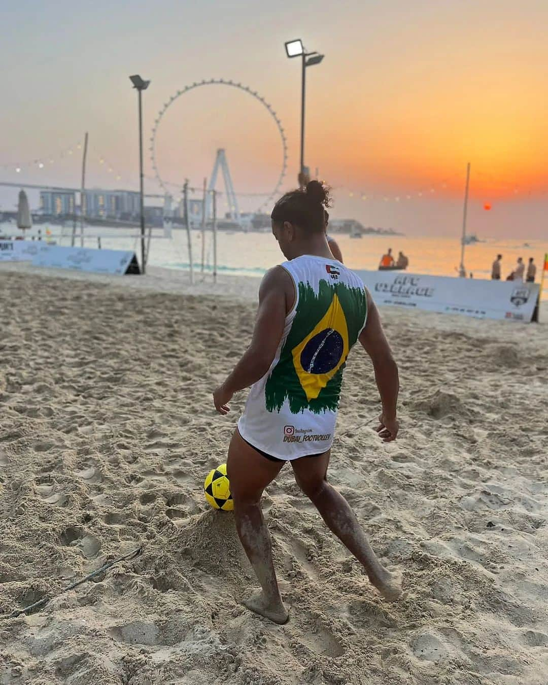 ロナウジーニョさんのインスタグラム写真 - (ロナウジーニョInstagram)「Finalizando mais um dia maravilhoso com mt fut 🙏🏾 Obrigado rapaziada do fut em Dubai!!!」6月1日 2時09分 - ronaldinho