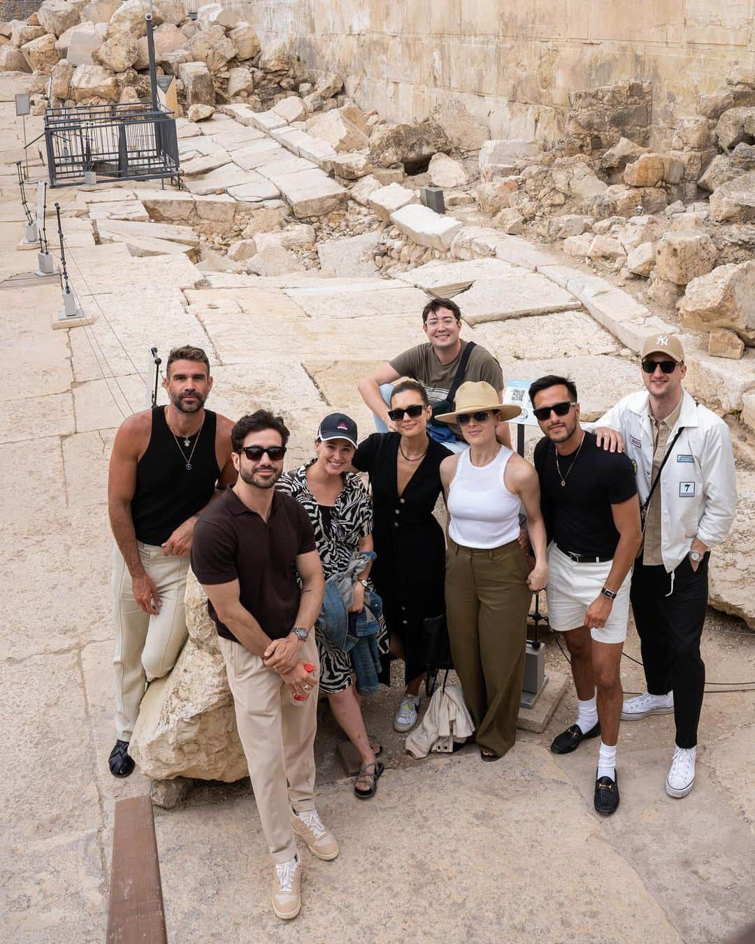 トーレイ・デヴィートのインスタグラム：「Where old friends meet new friends in Jerusalem. ✨」