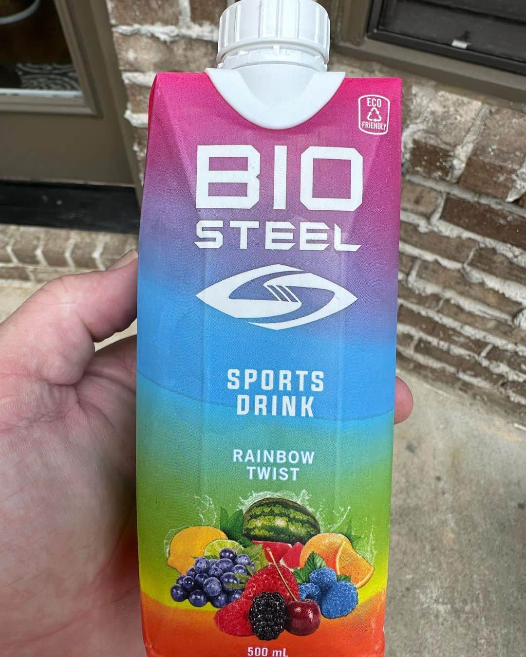 アレン・ジョーンズさんのインスタグラム写真 - (アレン・ジョーンズInstagram)「My new favorite sports drink. Check it out. @biosteelsports」6月1日 2時33分 - ajstylesp1