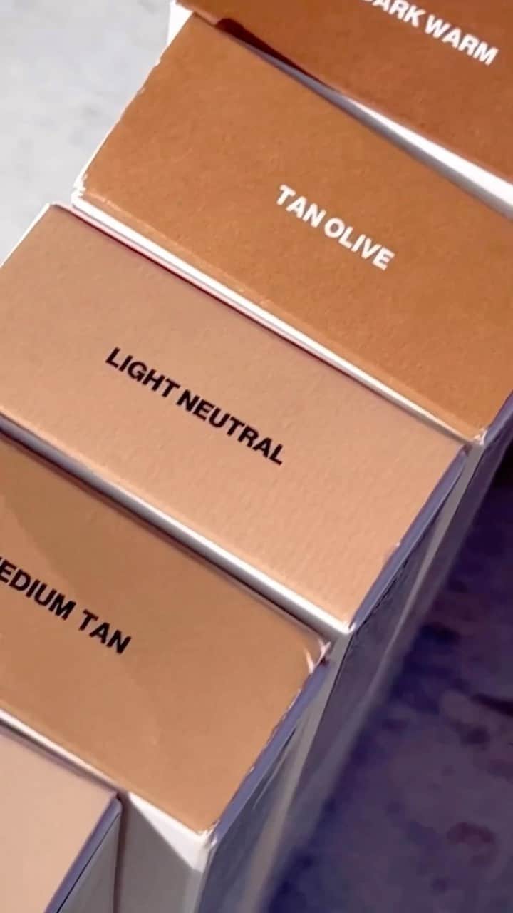 Smashboxのインスタグラム：「Hyaluronic acid infused, sweat-resistant coverage that lasts all day without creasing or settling ☀️☀️☀️  Shop your summertime staple Halo tinted moisturizer at smashbox.com | Link in bio」
