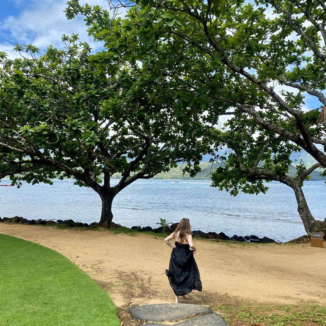 ケイトリン・ディーヴァーのインスタグラム：「🌺🌊🍧 :)」