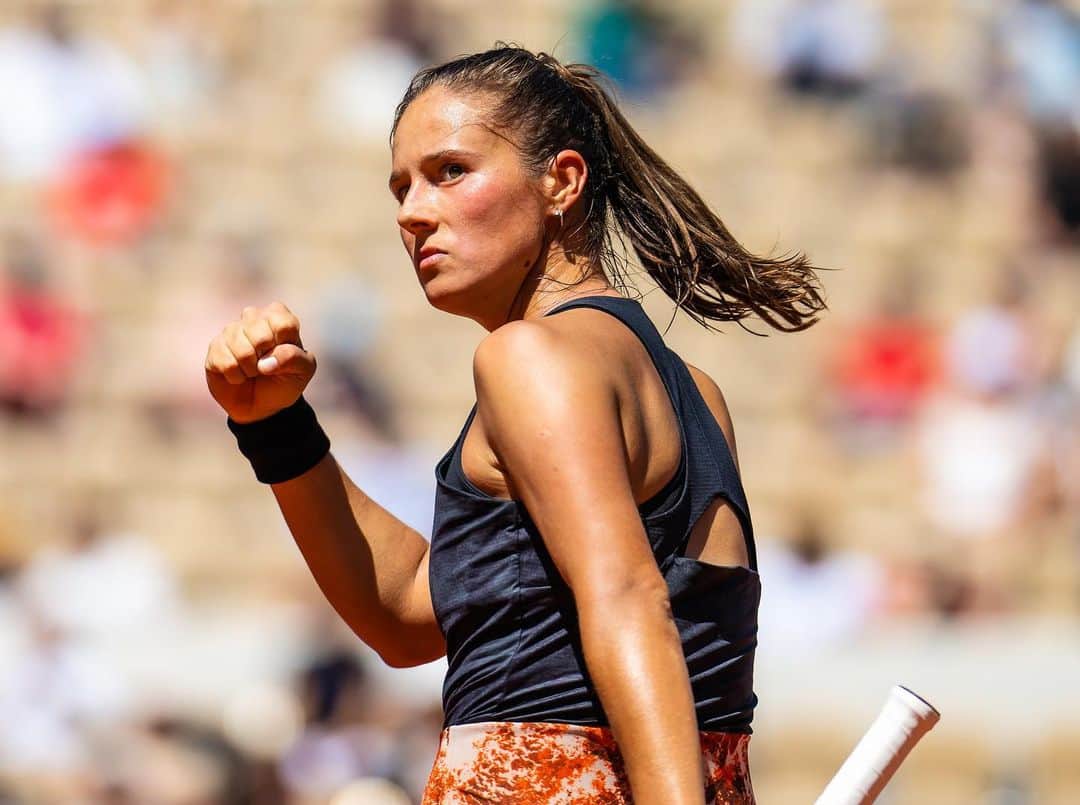 のインスタグラム：「Moving forward🤟🏼 Hope everyone saw my tweener today🙂 #DD」
