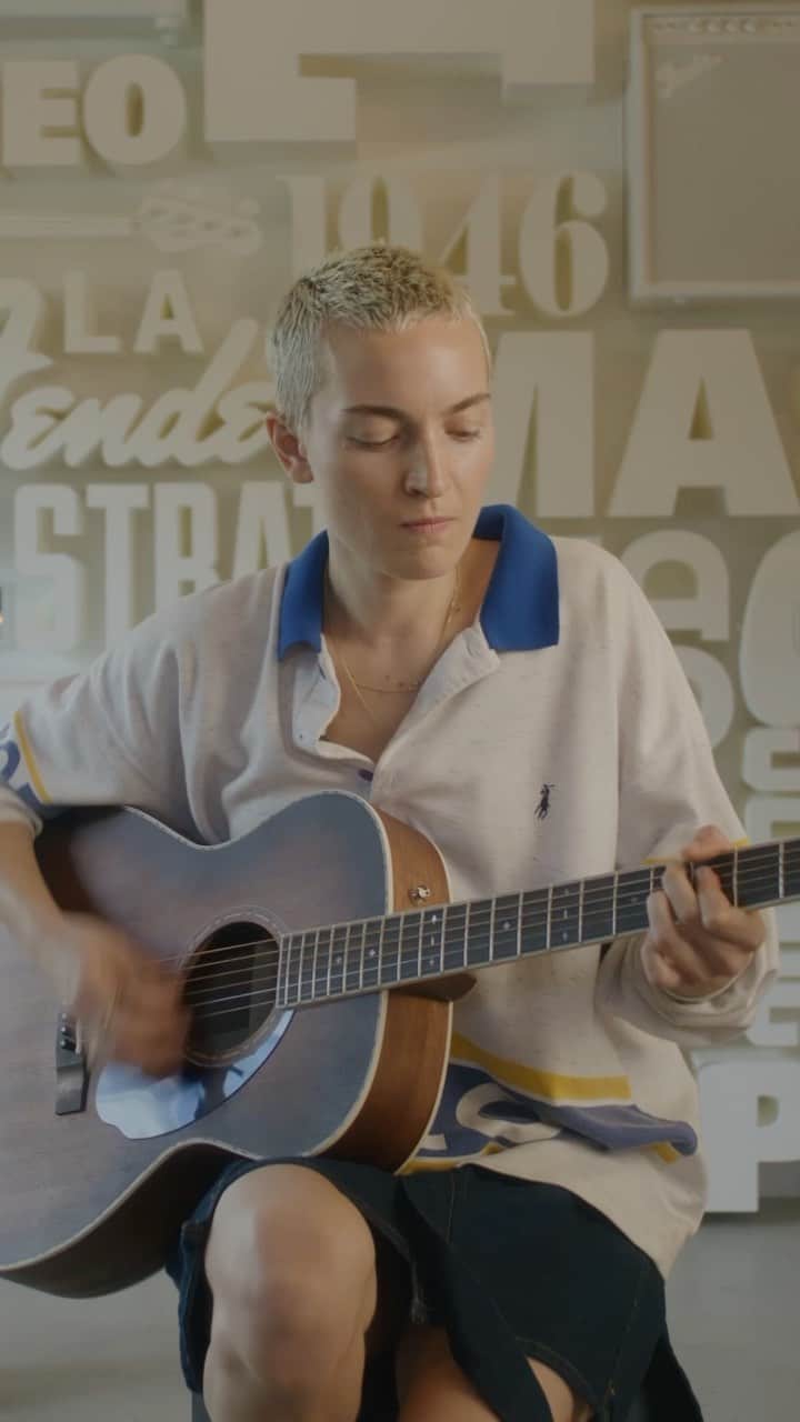 Fender Guitarのインスタグラム：「Ever wondered what a music director does or how you can become one? Kelly Rosenthal (@iamstrikesbb), who has toured with artists like Camila Cabello and Lizzy McAlpine, is here to share some advice. Watch more at the link in bio.」