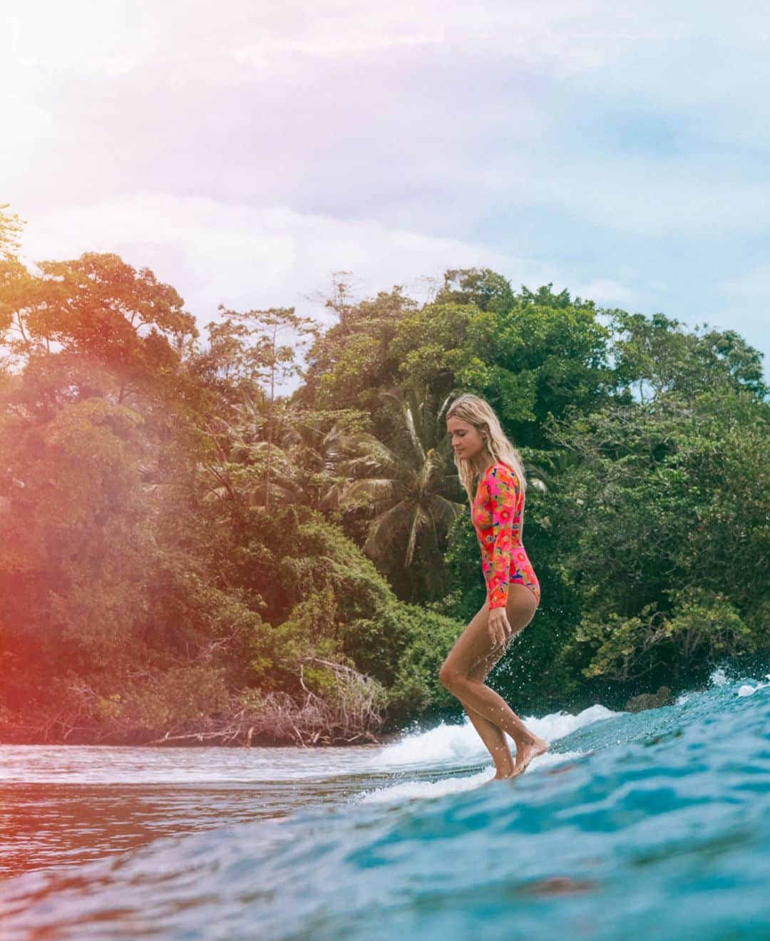 BILLABONG WOMENSのインスタグラム：「The sea is as warm as our hearts... this is A Summer Kinda Love. Our newest collection, out now!」