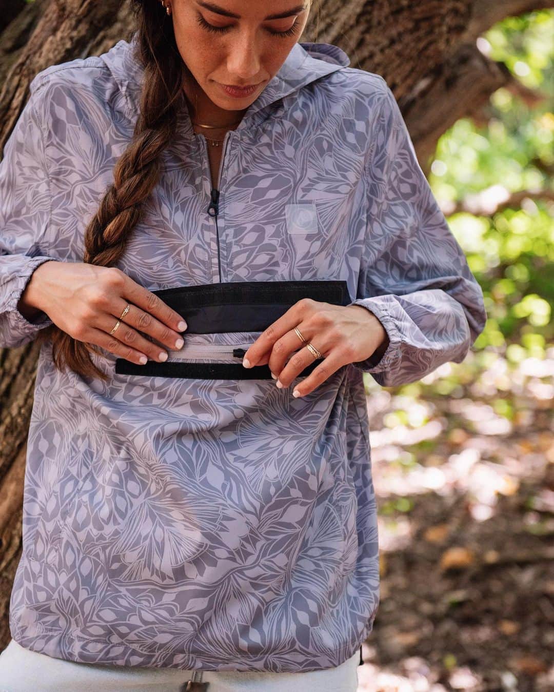 Volcom Women'sさんのインスタグラム写真 - (Volcom Women'sInstagram)「Designed with your active lifestyle in mind 🧠 Check out our muted floral print in a dusty purple 💟 We think its time to get outside ⛰️ #EarthTripper  vol.cm/earthtripper」6月1日 4時12分 - volcomwomens