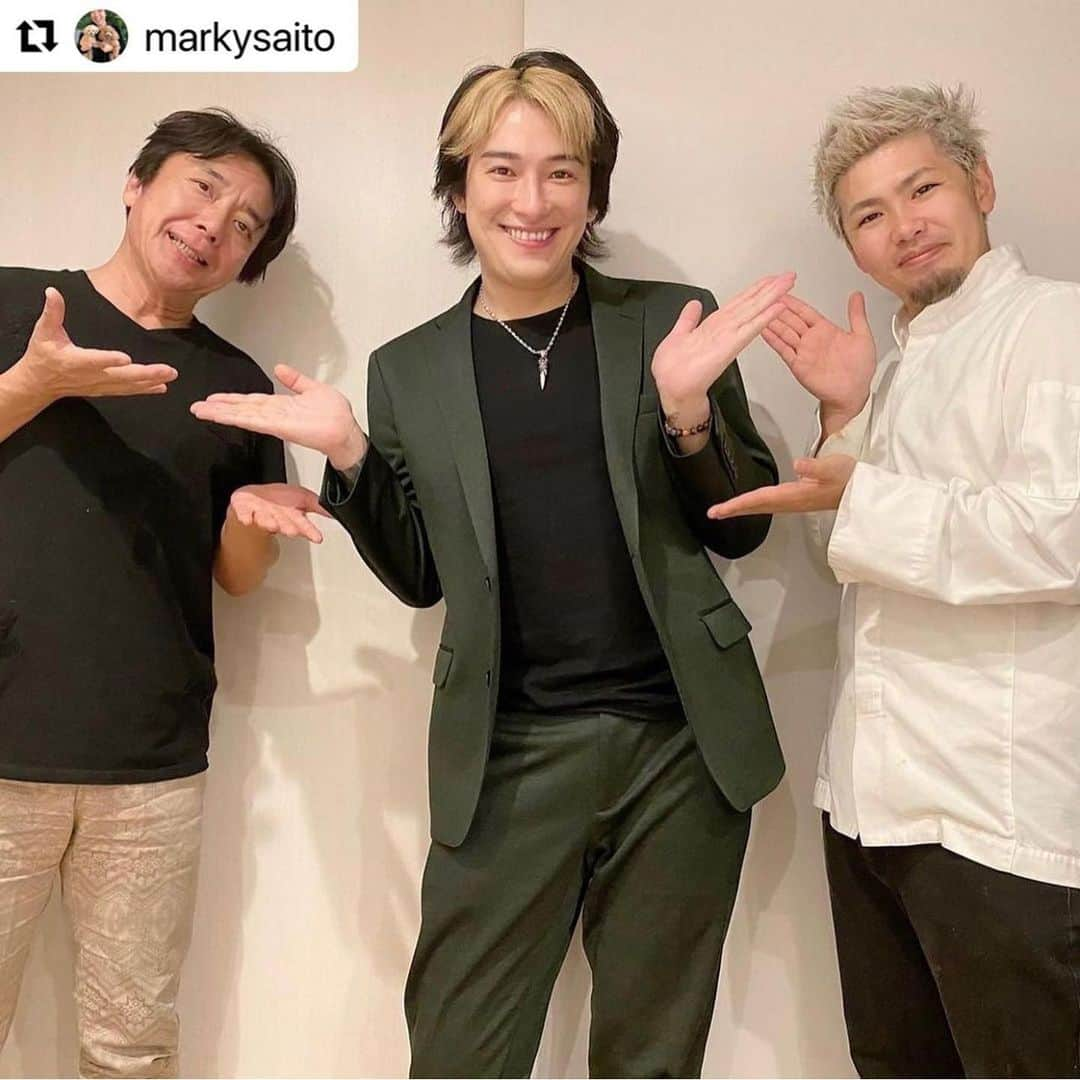 misoNosukeさんのインスタグラム写真 - (misoNosukeInstagram)「. . monogataruくん＆ 池田りな議員＆  misonoの3人は お酒じゃなくて  @tomiko_matsuba さんの チャリティーグッズや  @beautytea_official のお茶を ずっと飲んでおりましたが（笑）  ↓  #Repost @markysaito with @make_repost  misonoとmisonoの友達と misonoの友人のお店へ。  17時スタートで 22時の新幹線に乗りました☺️  misonoが特別にリクエストをした 特注のガーリックライスは最高で笑った^ ^  シャンプーハットさんとのお酒や チーズケーキも美味しかったし  また関西で会を開こうね！ 楽しい1日だったよ！^ ^  みんなありがとう😊 @rich_hawk9981 @miyatamenji @nogamibread   #misono #リーさん @newgame.rii #monogataru #池田りな @ikedarina_amagasaki  #お医者さん #やんがす @yangas1981  #錦 #ゆしん @yushin9981  #京都 #20品の料理と20杯の違う種類の日本酒 #乃が美の高級食パンを使用したハンバーガー #うますぎ　 #知る人ぞ知る店 #紹介制 #楽しい1日 #最高やね #色々ありがとう」6月1日 13時36分 - misono_koda_official