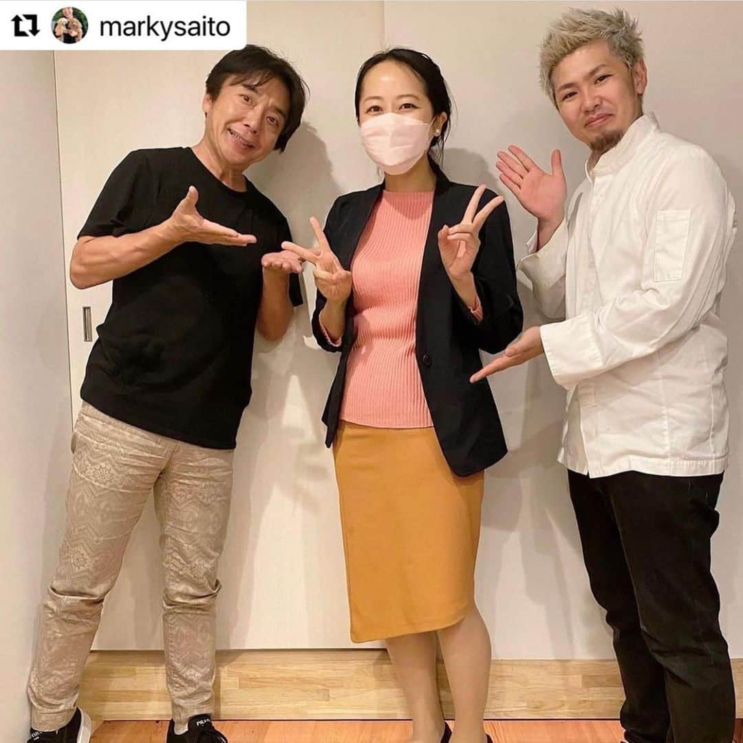 misoNosukeさんのインスタグラム写真 - (misoNosukeInstagram)「. . monogataruくん＆ 池田りな議員＆  misonoの3人は お酒じゃなくて  @tomiko_matsuba さんの チャリティーグッズや  @beautytea_official のお茶を ずっと飲んでおりましたが（笑）  ↓  #Repost @markysaito with @make_repost  misonoとmisonoの友達と misonoの友人のお店へ。  17時スタートで 22時の新幹線に乗りました☺️  misonoが特別にリクエストをした 特注のガーリックライスは最高で笑った^ ^  シャンプーハットさんとのお酒や チーズケーキも美味しかったし  また関西で会を開こうね！ 楽しい1日だったよ！^ ^  みんなありがとう😊 @rich_hawk9981 @miyatamenji @nogamibread   #misono #リーさん @newgame.rii #monogataru #池田りな @ikedarina_amagasaki  #お医者さん #やんがす @yangas1981  #錦 #ゆしん @yushin9981  #京都 #20品の料理と20杯の違う種類の日本酒 #乃が美の高級食パンを使用したハンバーガー #うますぎ　 #知る人ぞ知る店 #紹介制 #楽しい1日 #最高やね #色々ありがとう」6月1日 13時36分 - misono_koda_official